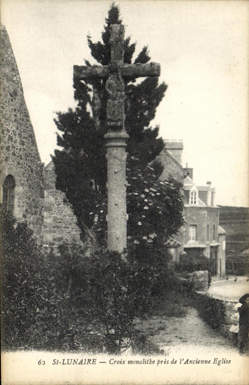 CPA St Lunaire Croix monolithe pres de l Ancienne Eglise