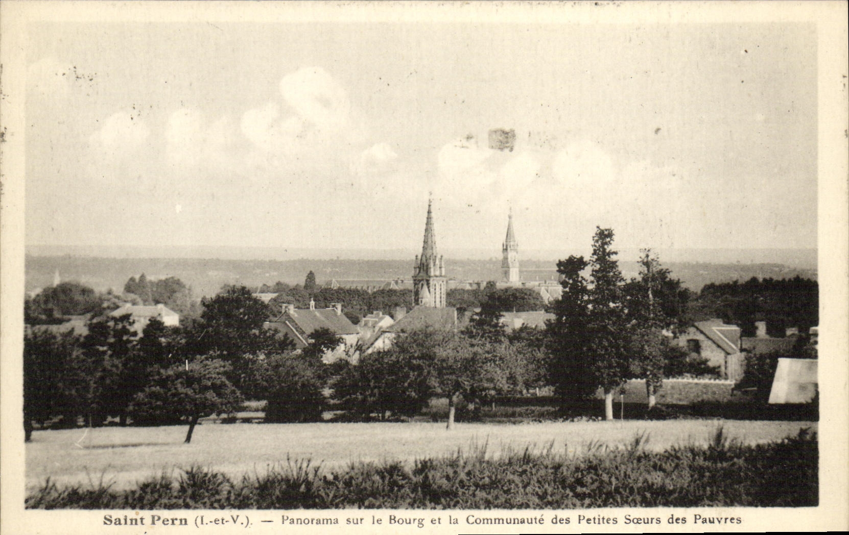 CPA Saint Pern Panorama sur le Bourg et la Communaute des Petites Soeurs des Pauvres 