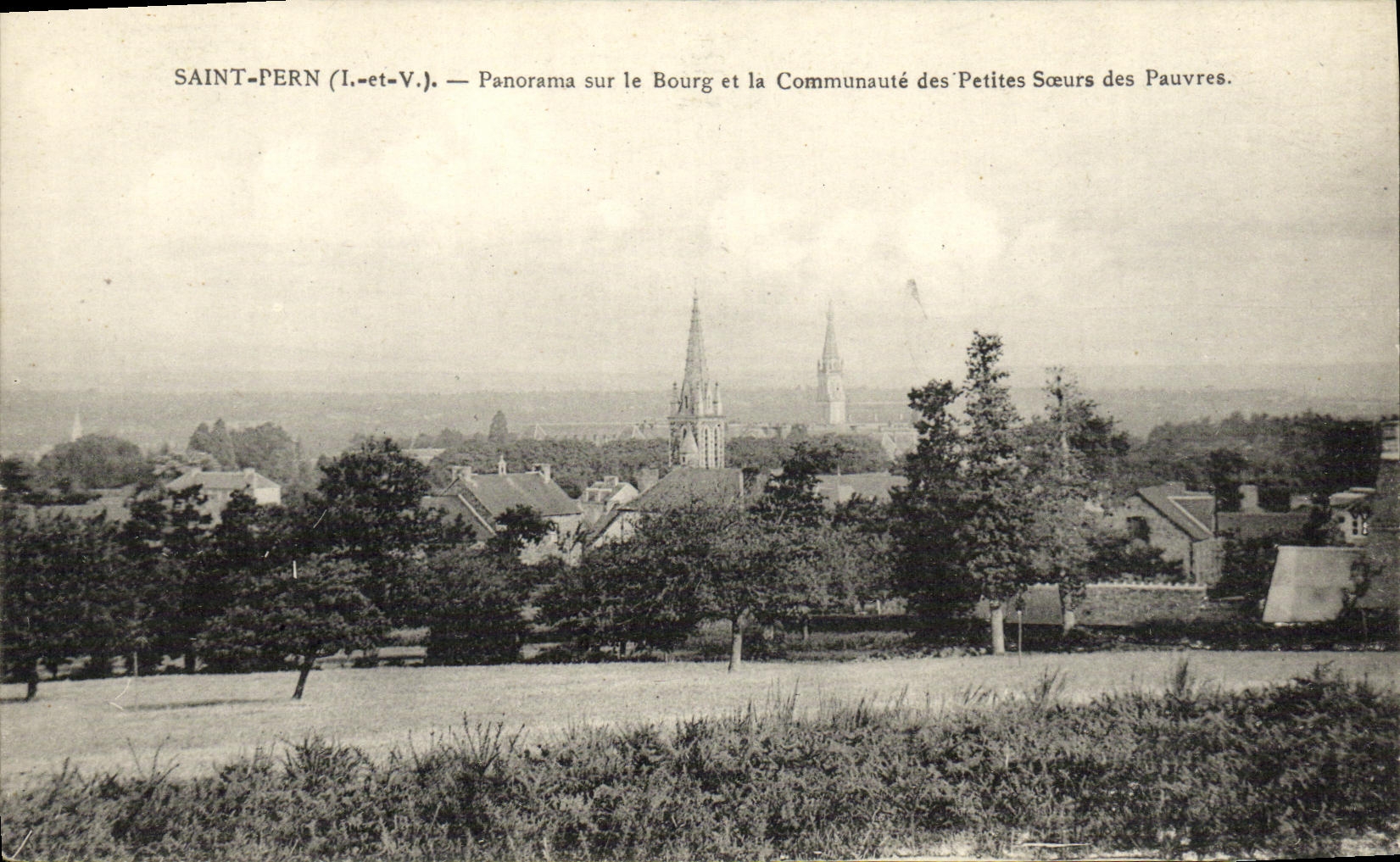 CPA Saint Pern Panorama sur le Bourg et la Communaute des Petites Soeurs des Pauvres 