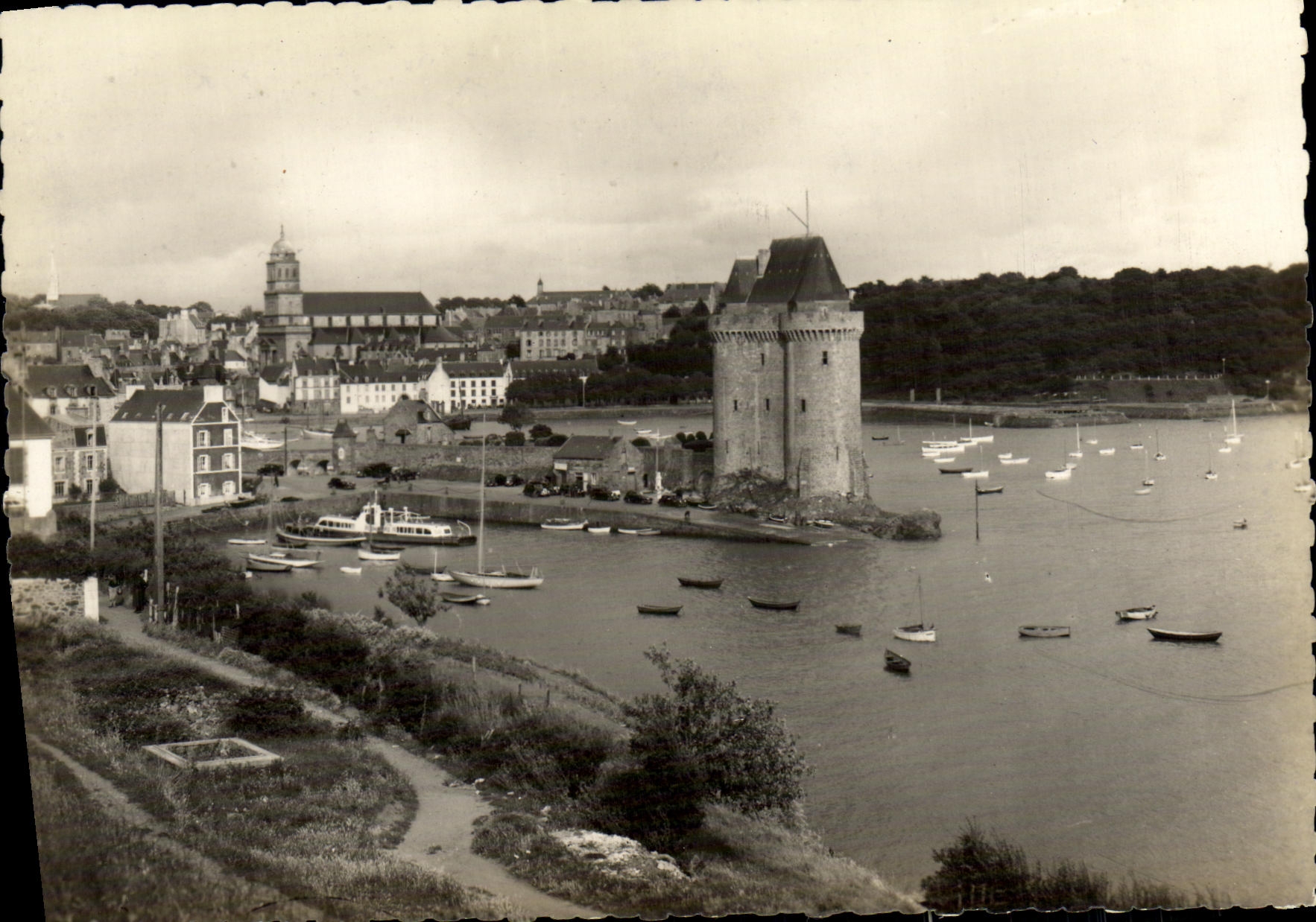 CPM Saint Servan Tour et Cale Solidor