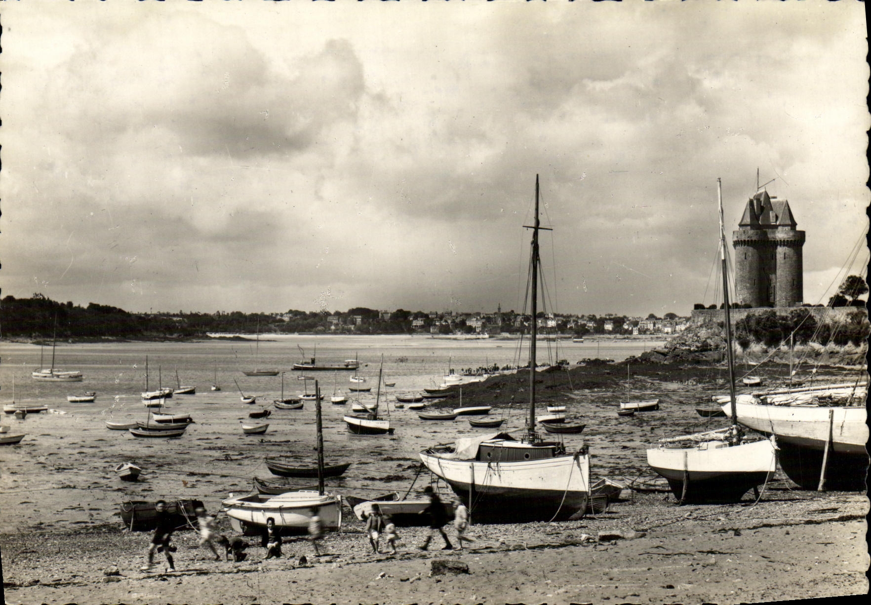 CPM Saint Servan Tour Solidor Port St pere Bateaux