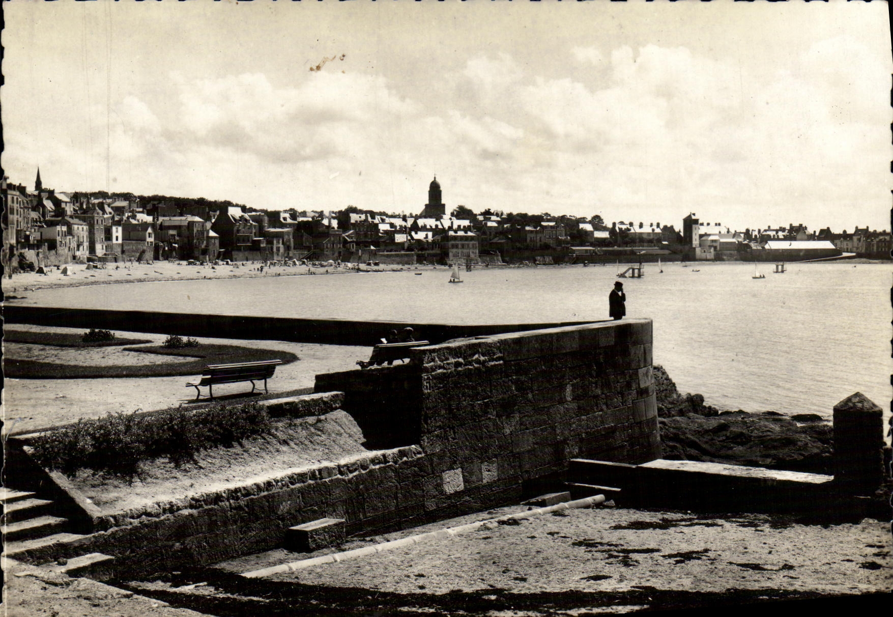 MODERN CARD Saint Servan Plage of Low Fine sands has High tide