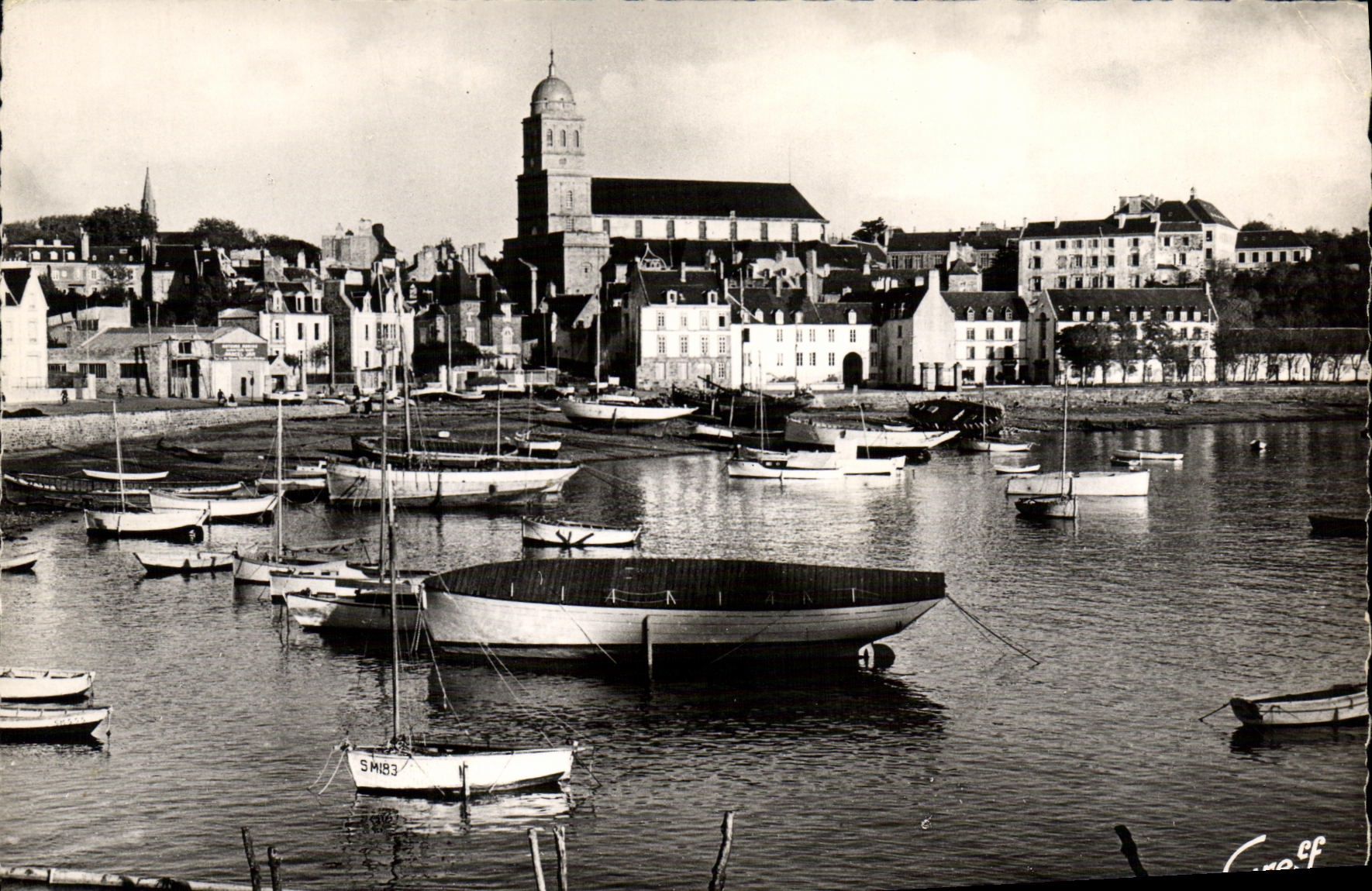 CPM Saint Servan Vue Le Port et l Eglise Bateaux