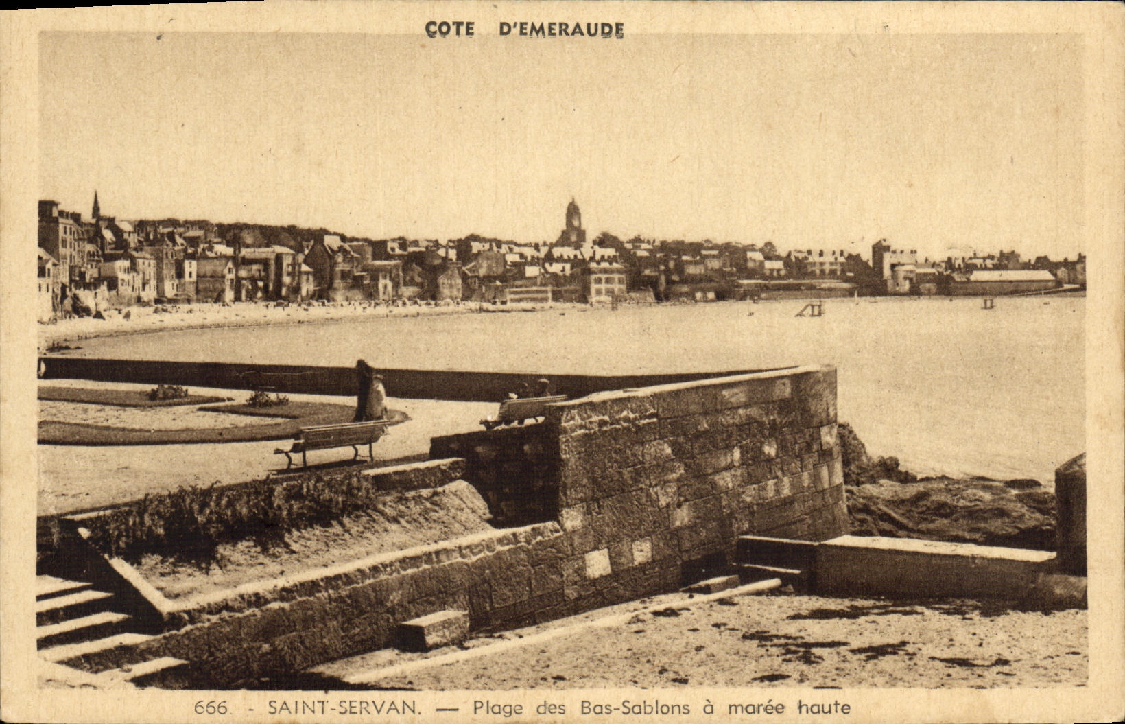 VINTAGE POSTCARD Saint Servan Plage of Low Fine sands has high tide