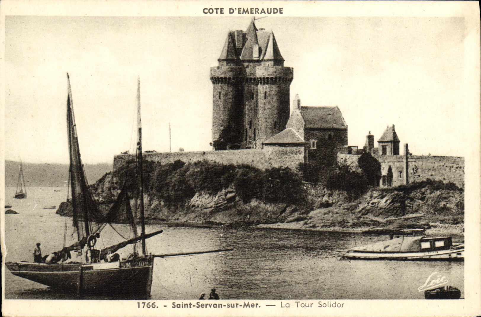 CPA Saint Servan sur Mer La Tour Solidor Bateau de peche