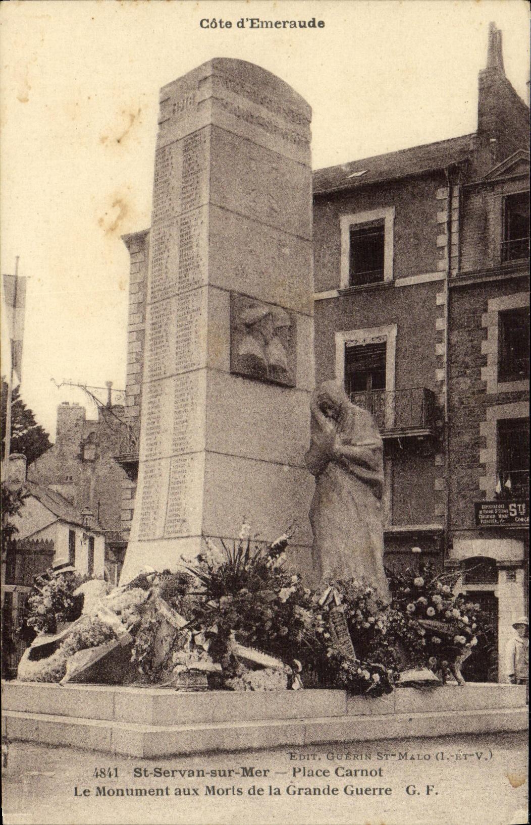 CPA St Servan sur Mer Place Carnot Le monument aux morts de la grande guerre Militaria