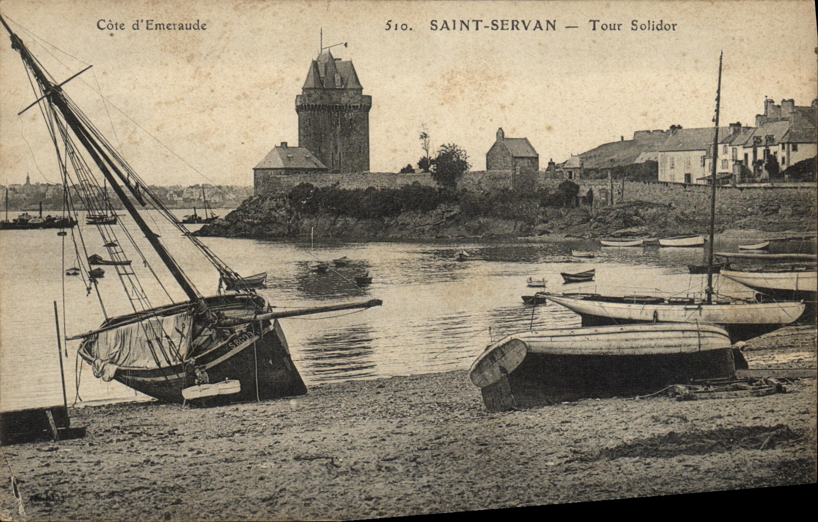 CPA Saint Servan Tour Solidor Bateaux