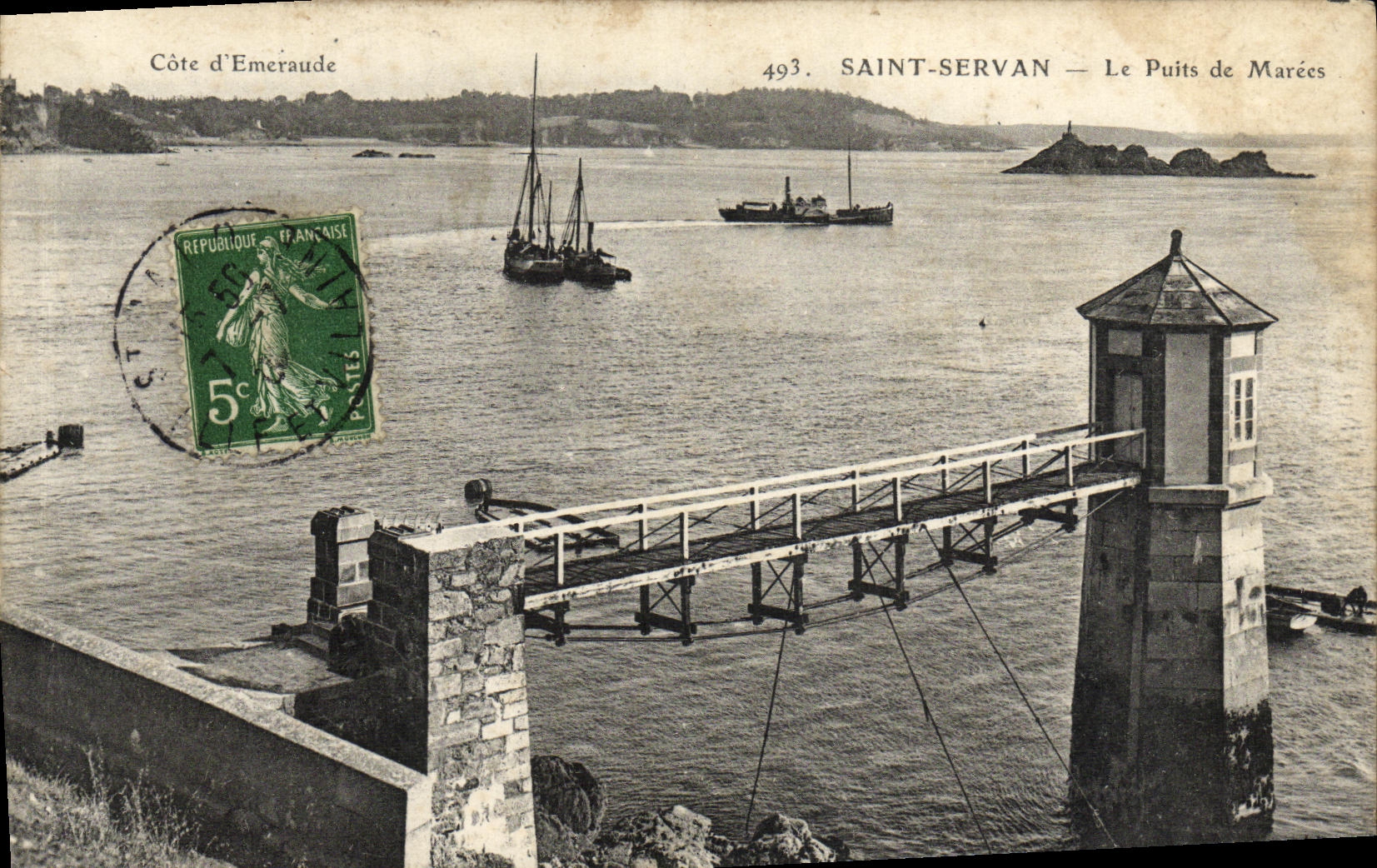 VINTAGE POSTCARD Holy Servan the Well of Mareees Boats