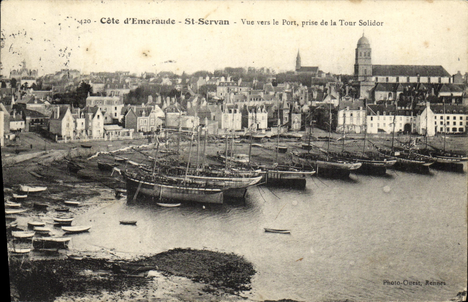 CPA St Servan Vue vers le Port prise de la Tour Solidor Bateaux