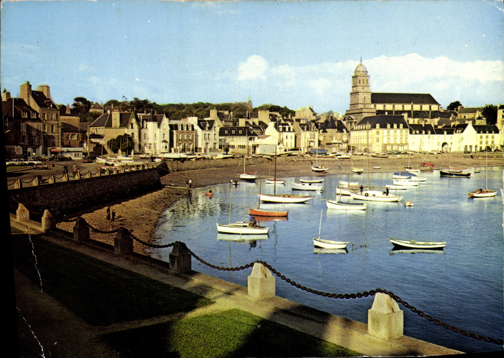 CPM Saint Servan Le Port et le quai Sebastopol