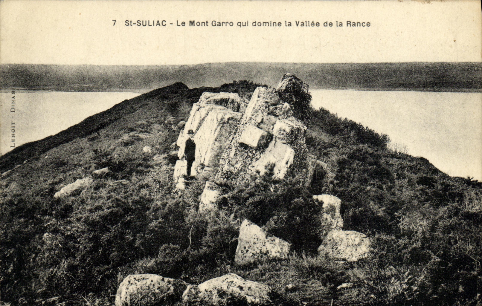 St Suliac de la POSTAL de la VENDIMIA el montaje de Garro que domina el valle de el rancio
