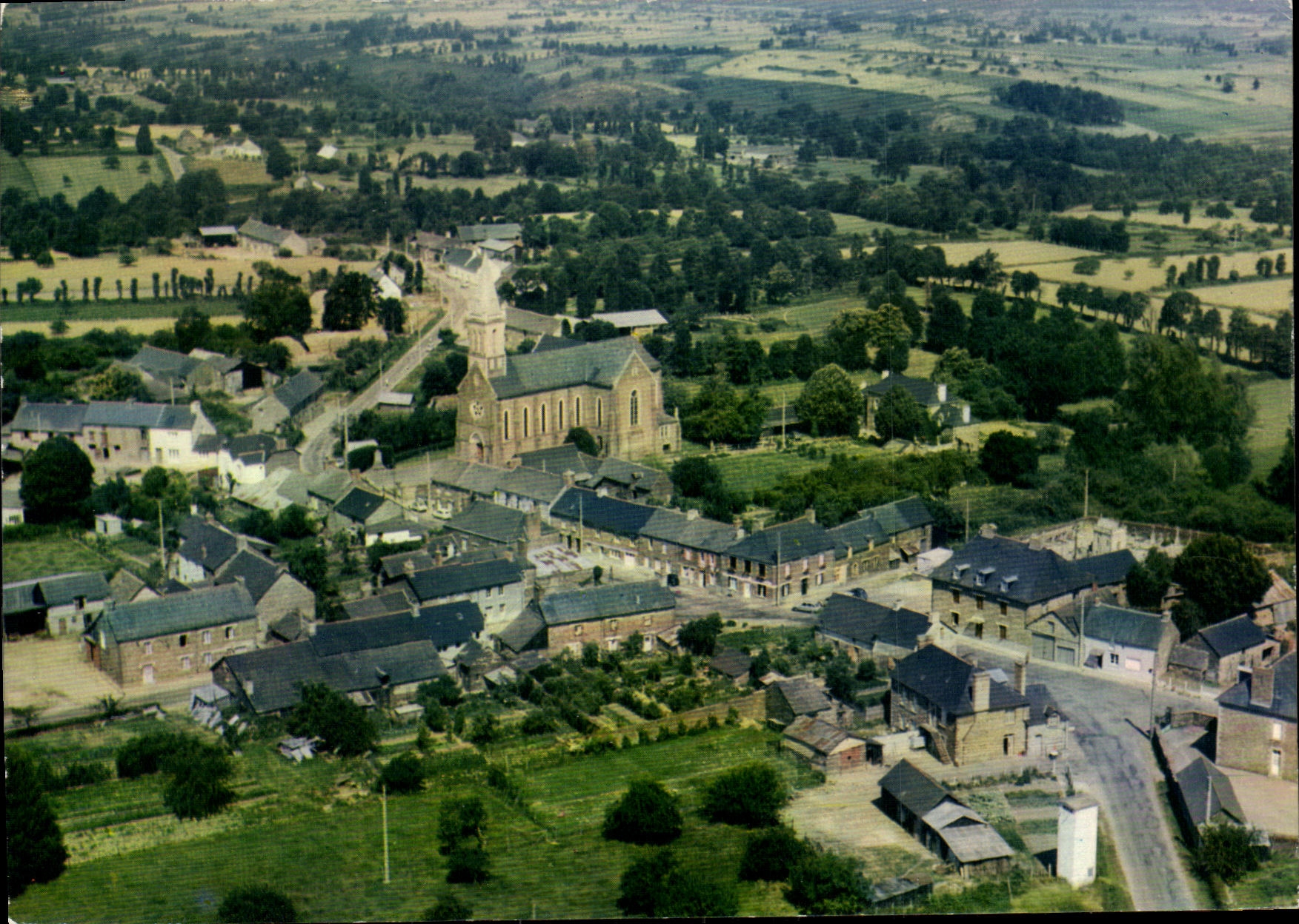 CPM Tinteniac Vue generale aerienne