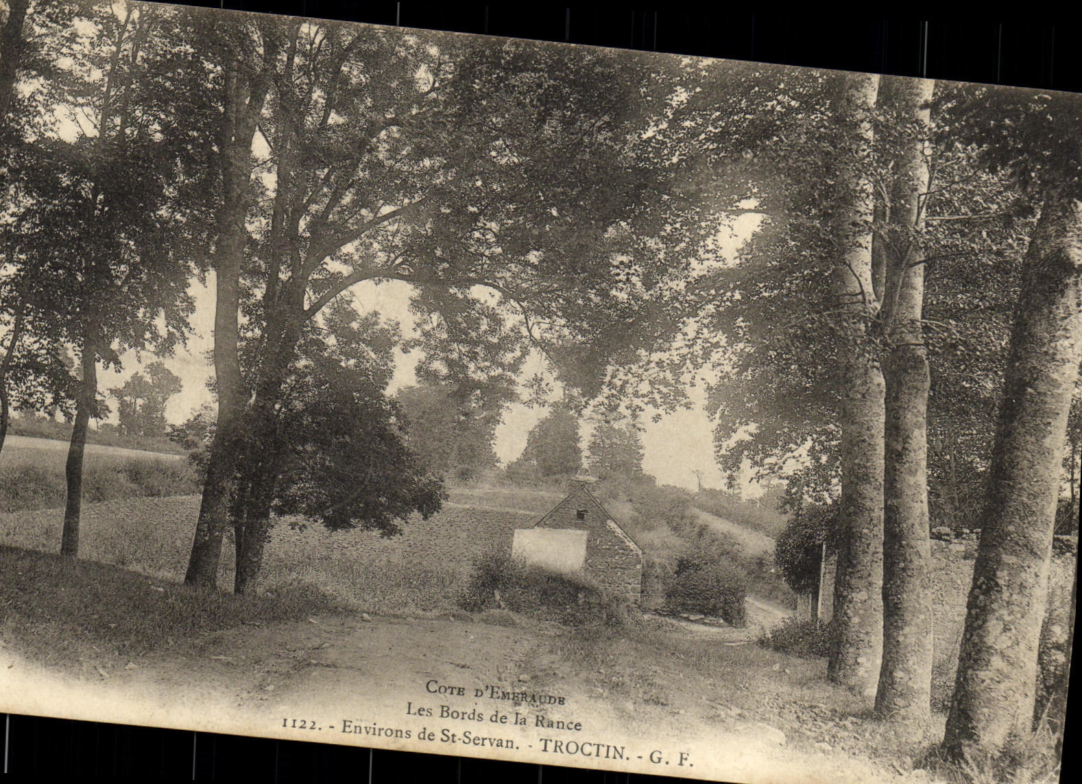Alrededores de la POSTAL de la VENDIMIA de St Servan Troctin