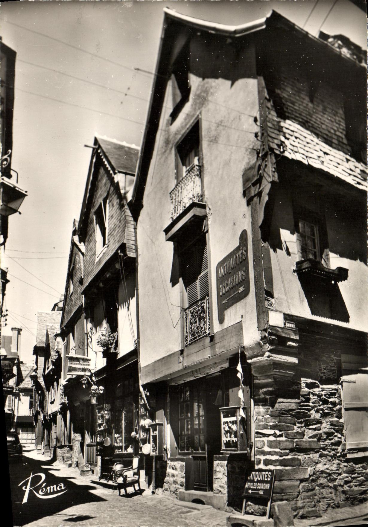 MODERN CARD Pane Old women Houses Street Baudrairie