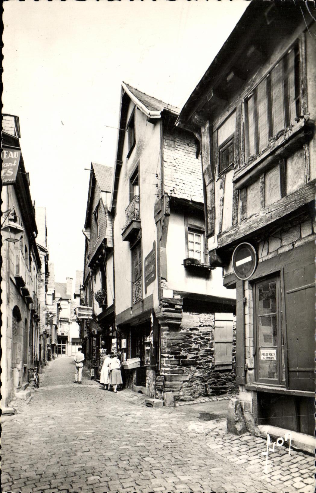 CPM Vitre Vieilles maisons Rue Beaudrairie