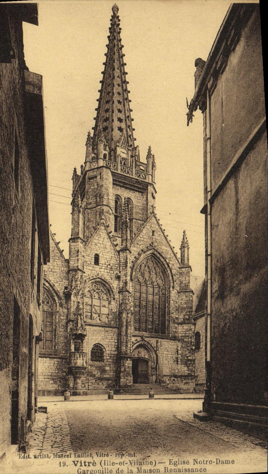 CPA Vitre Eglise Notre Dame Gargouille de maison Renaissance