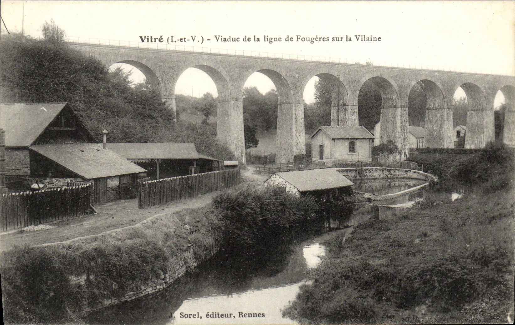 CPA Vitre Viadue de la Ligne de Fougeres Sur la Vilaine Lavoir