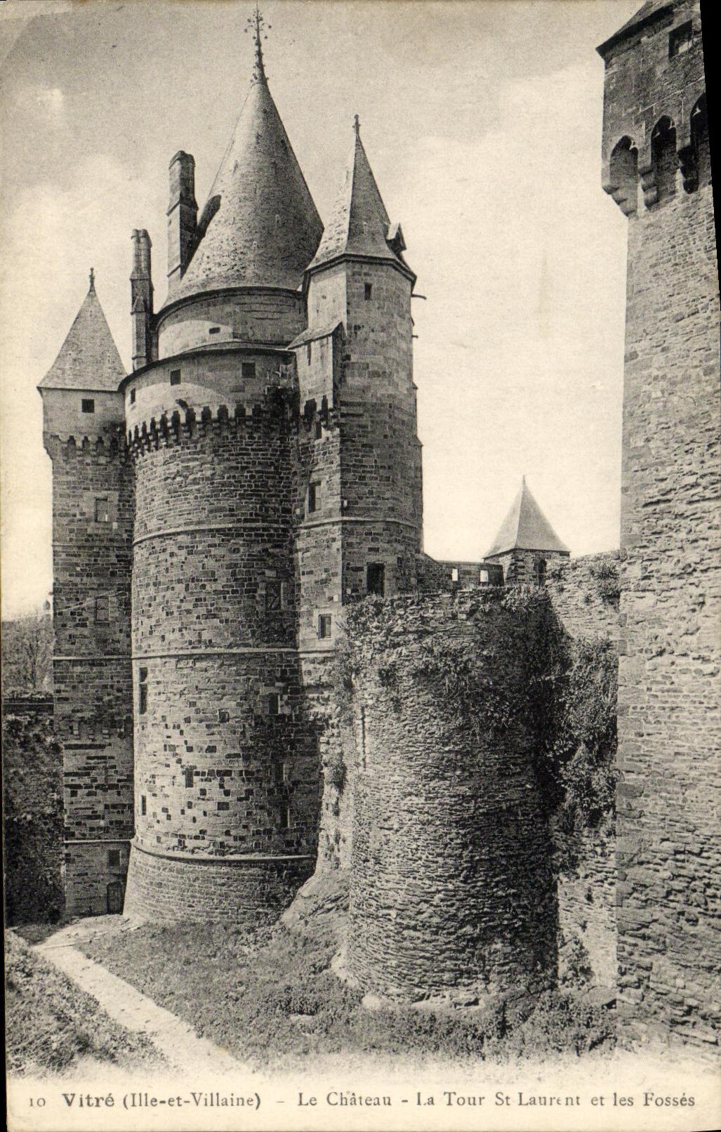 VINTAGE POSTCARD Pane the Castle the St Laurent Tower and pits