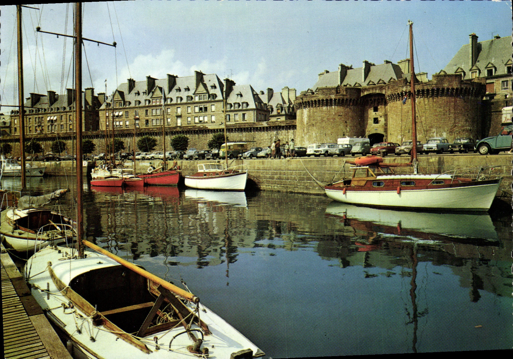 MODERN CARD Holy Malo the Port of the yachts the large door