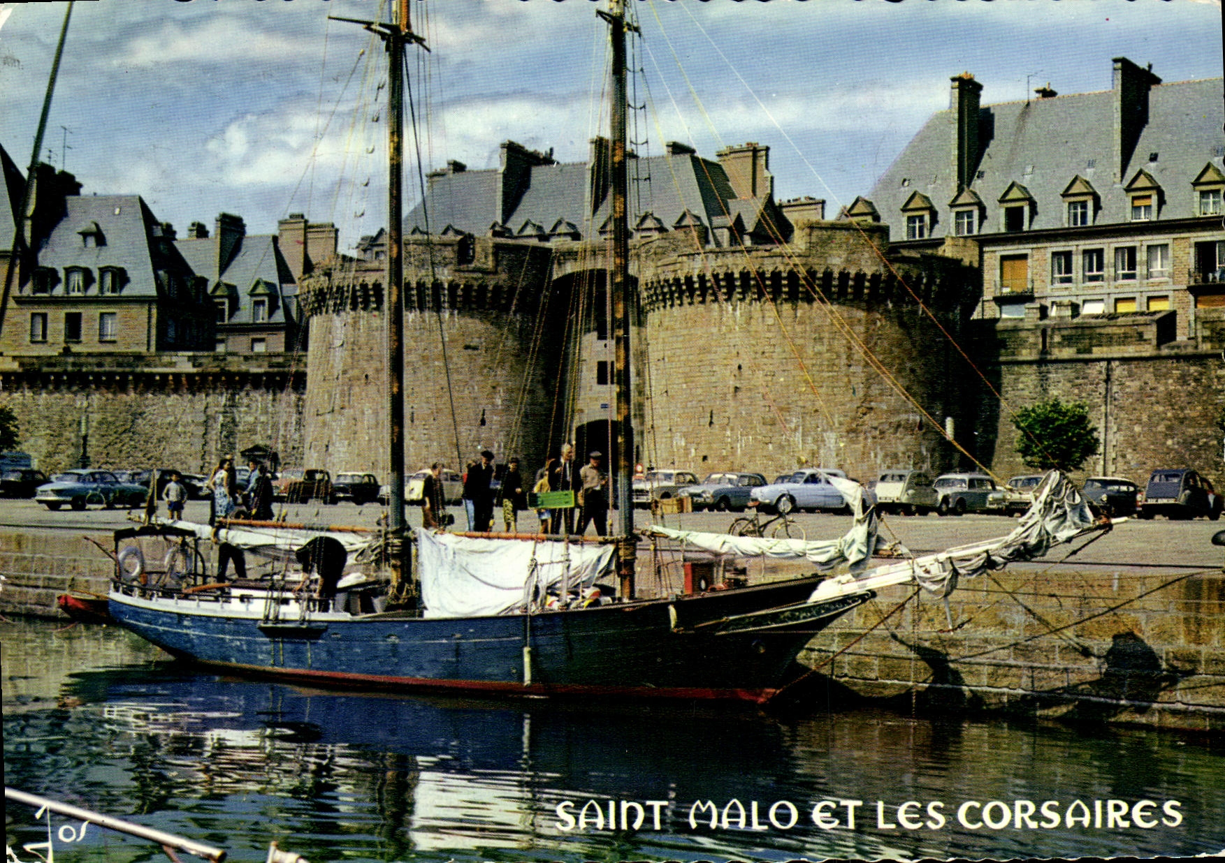 CPM Saint Malo Et Les Corsaires Bateau
