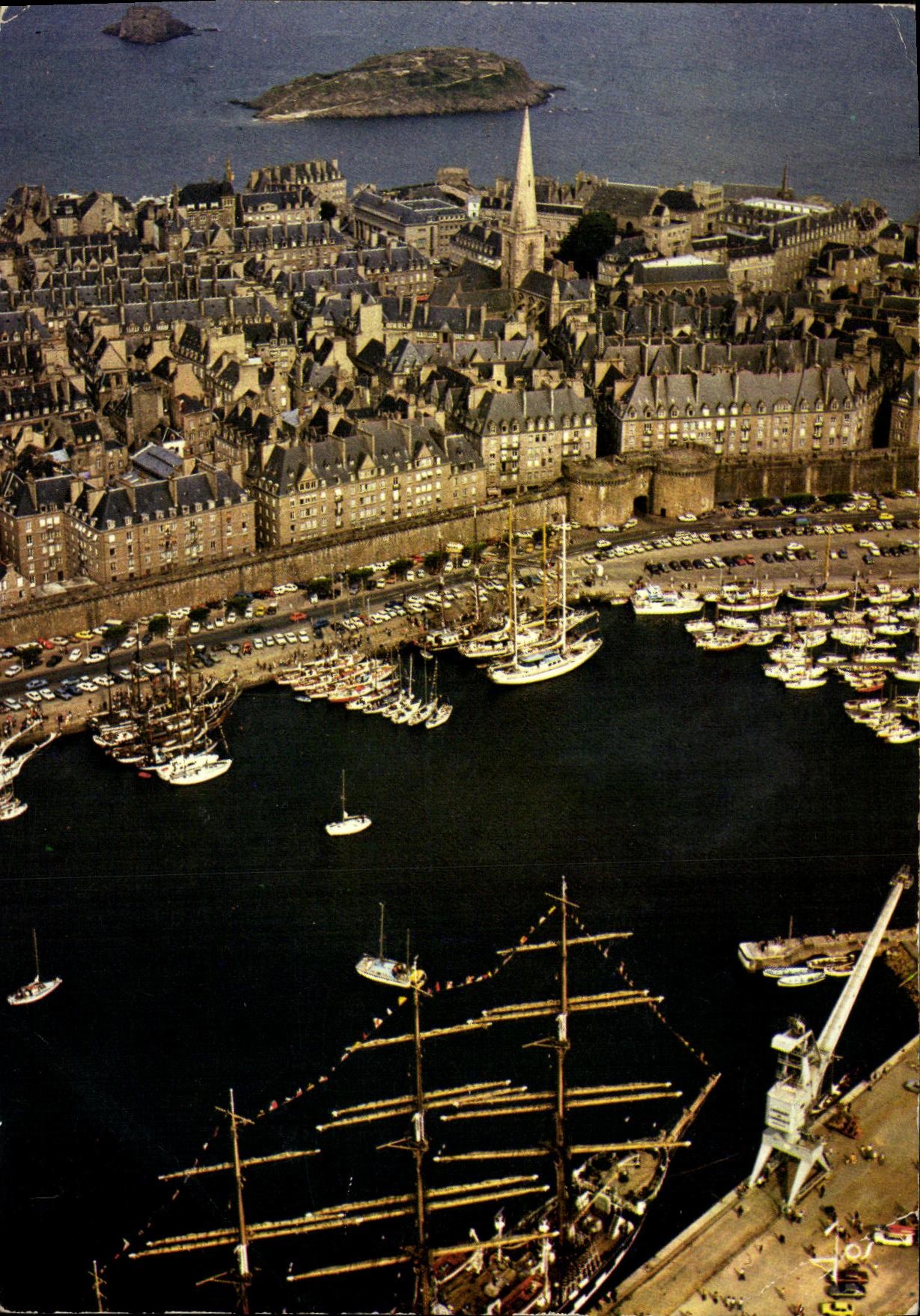 MODERN CARD Holy Malo And the Corsairs sailing ship in the wet docks