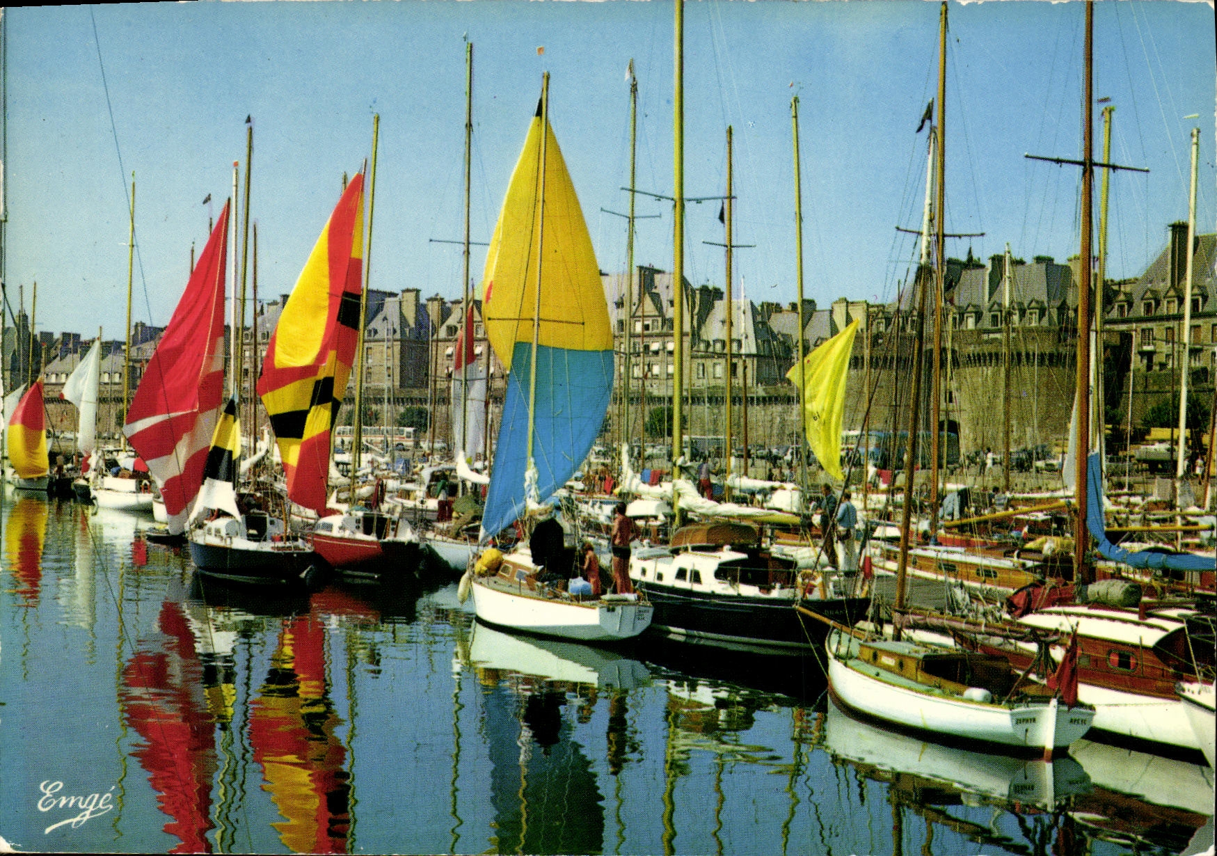 CPM Saint Malo Le port de yachts a l arrivee d une course croisiere