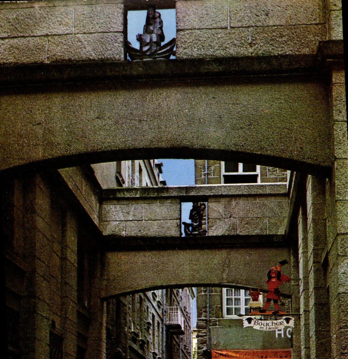 CPM Saint Malo Cite Corsaire La Rue Thevenard Boucher