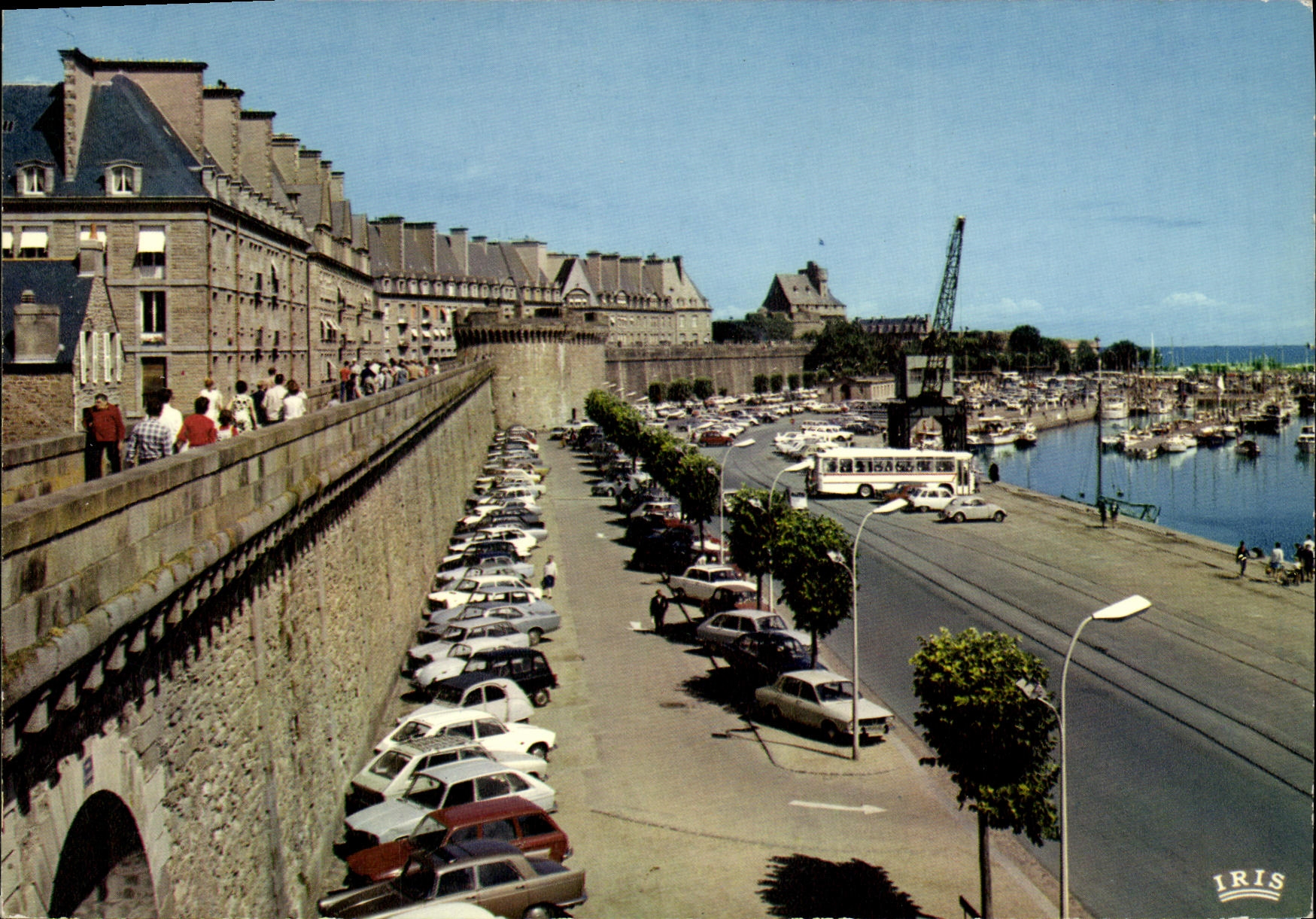 CPM Saint Malo Les remparts Le chemin de ronde La grande porte Le chateau