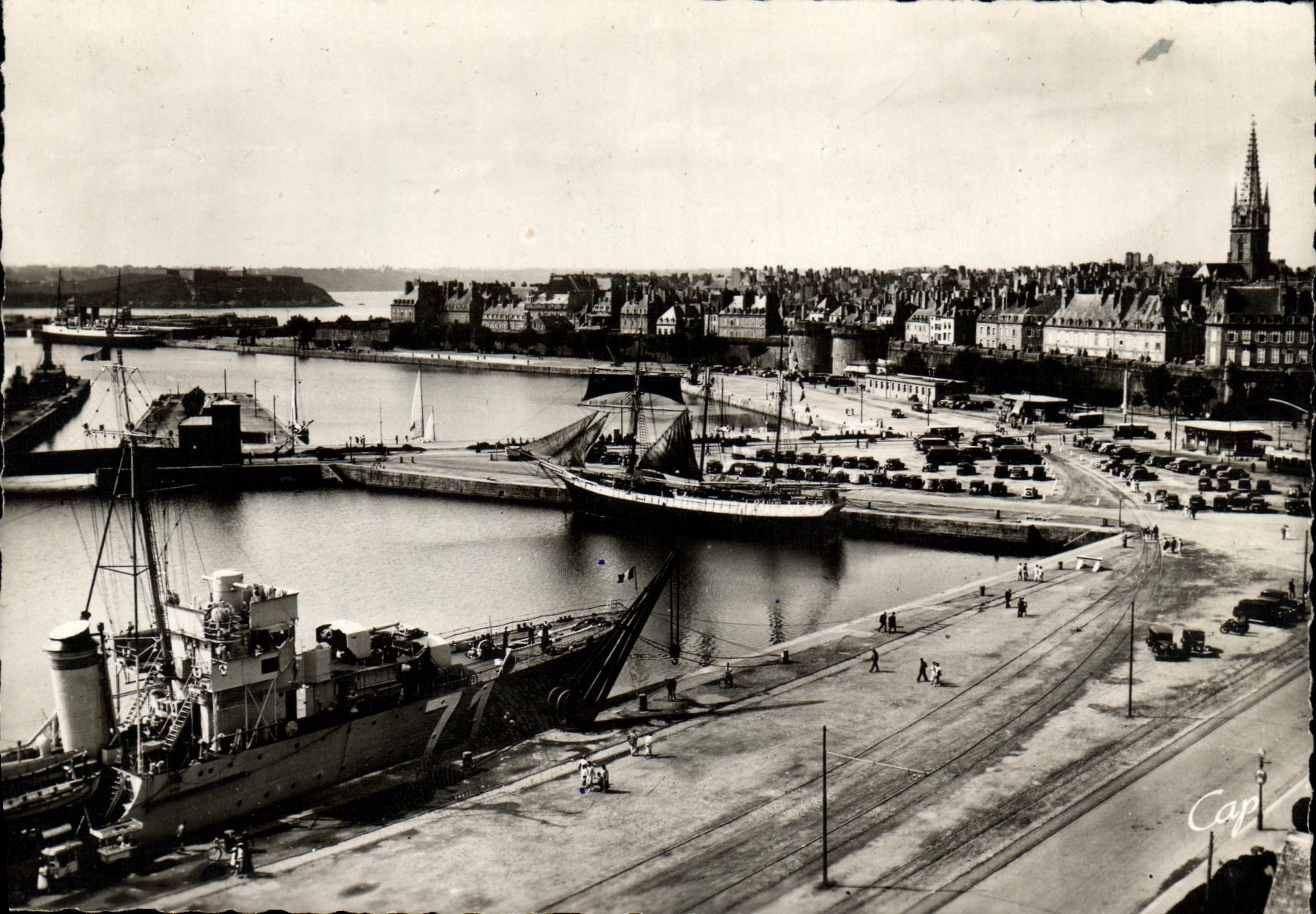 CPM St Malo Les Bassins et la Ville Bateaux 