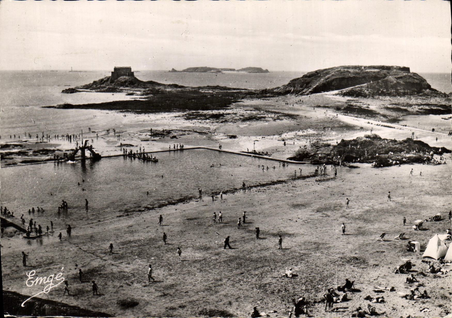 MODERN CARD St Malo Seen of the Bonsecours Beach
