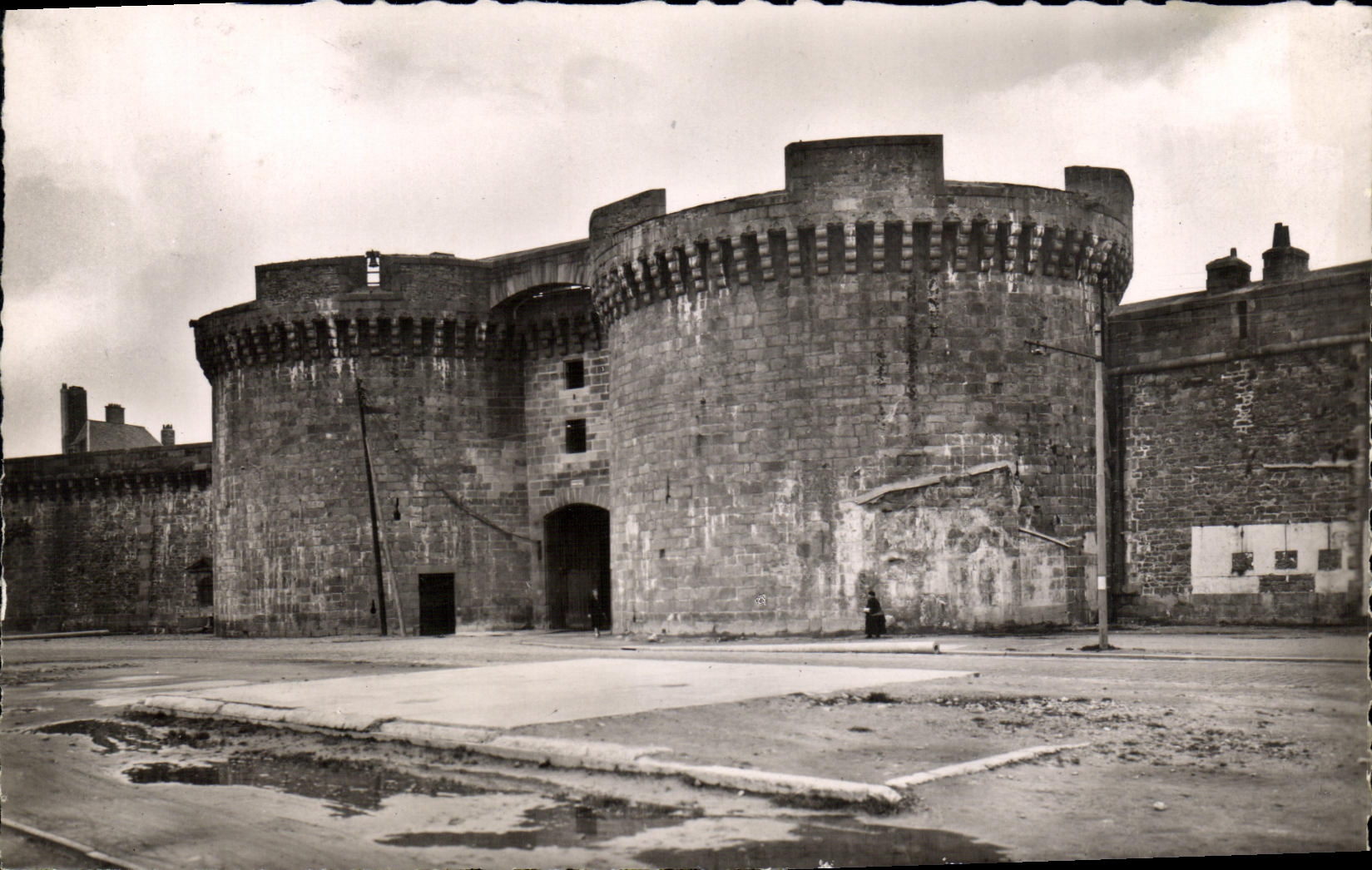 MODERN CARD St Malo Large Gate