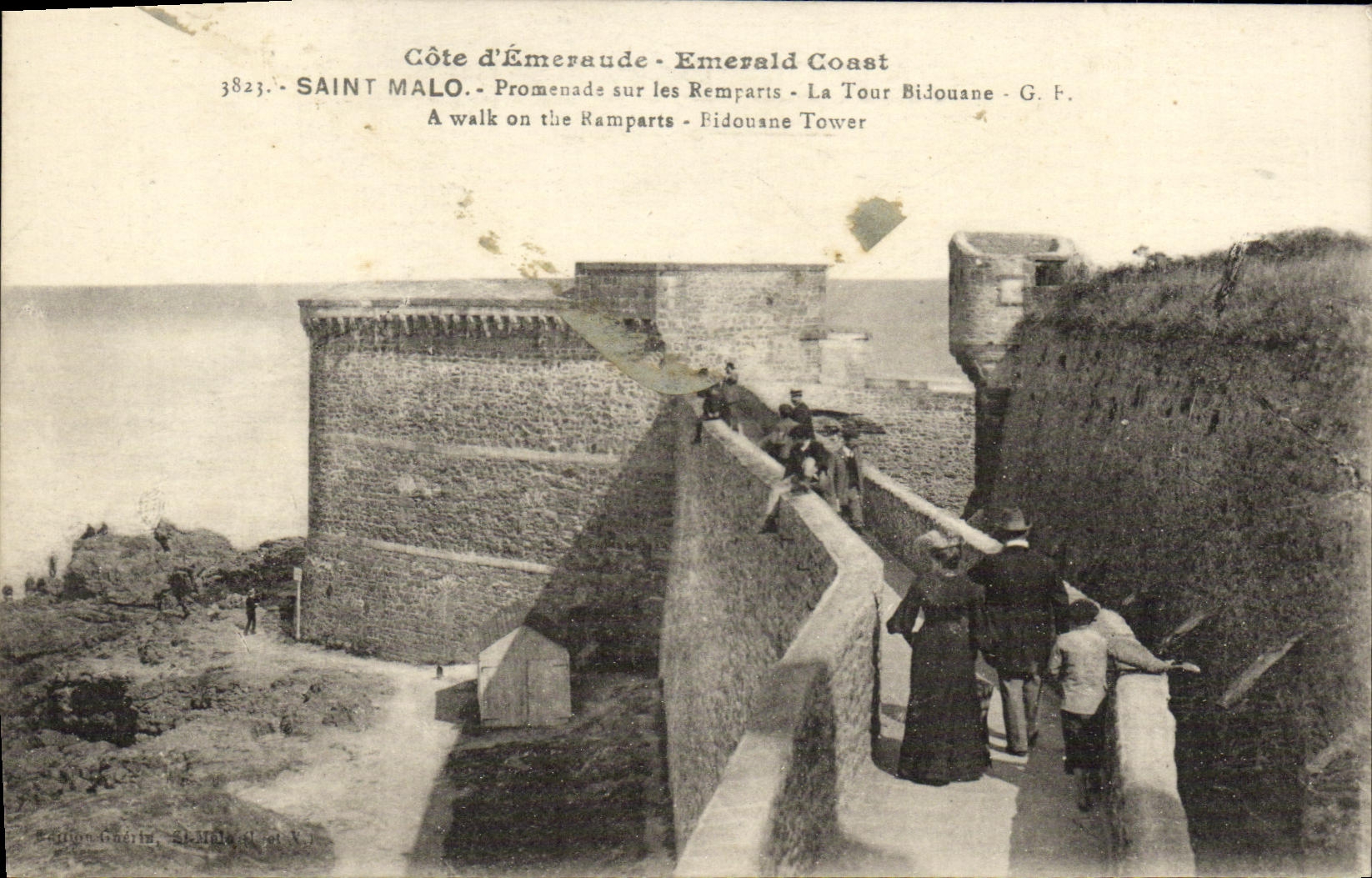 VINTAGE POSTCARD St Malo Walk on the walls the Bidouane Tower