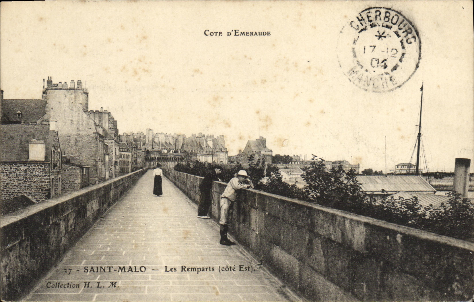 VINTAGE POSTCARD Holy Malo walls and the Quays East coast