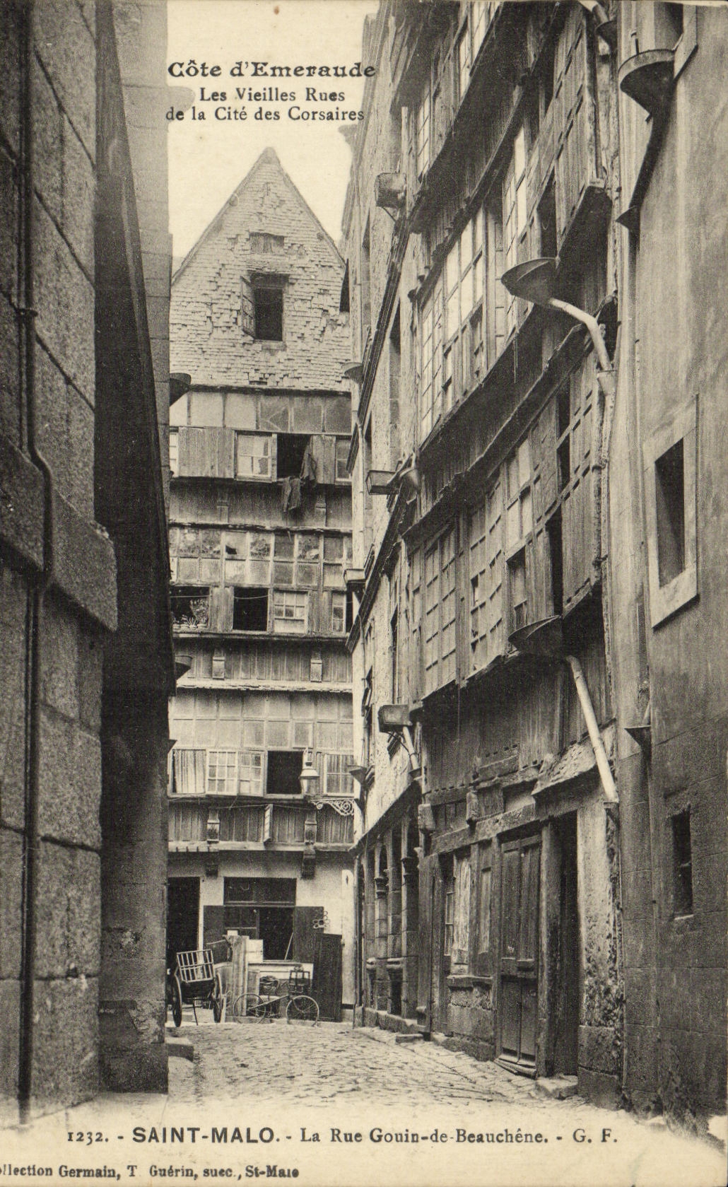 CPA Saint Malo La rue Gouin de Beauchene 