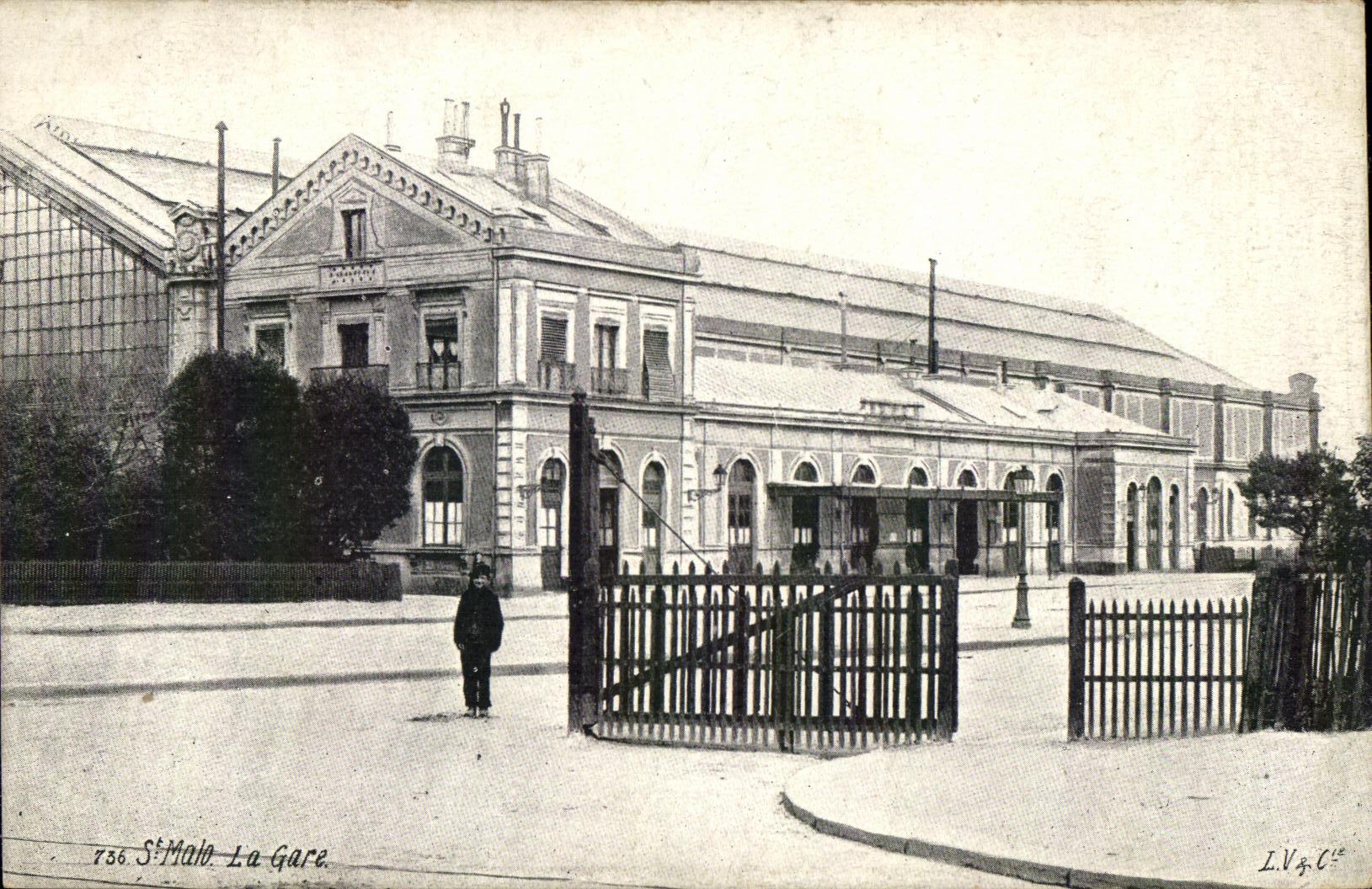 VINTAGE POSTCARD St Malo Train station