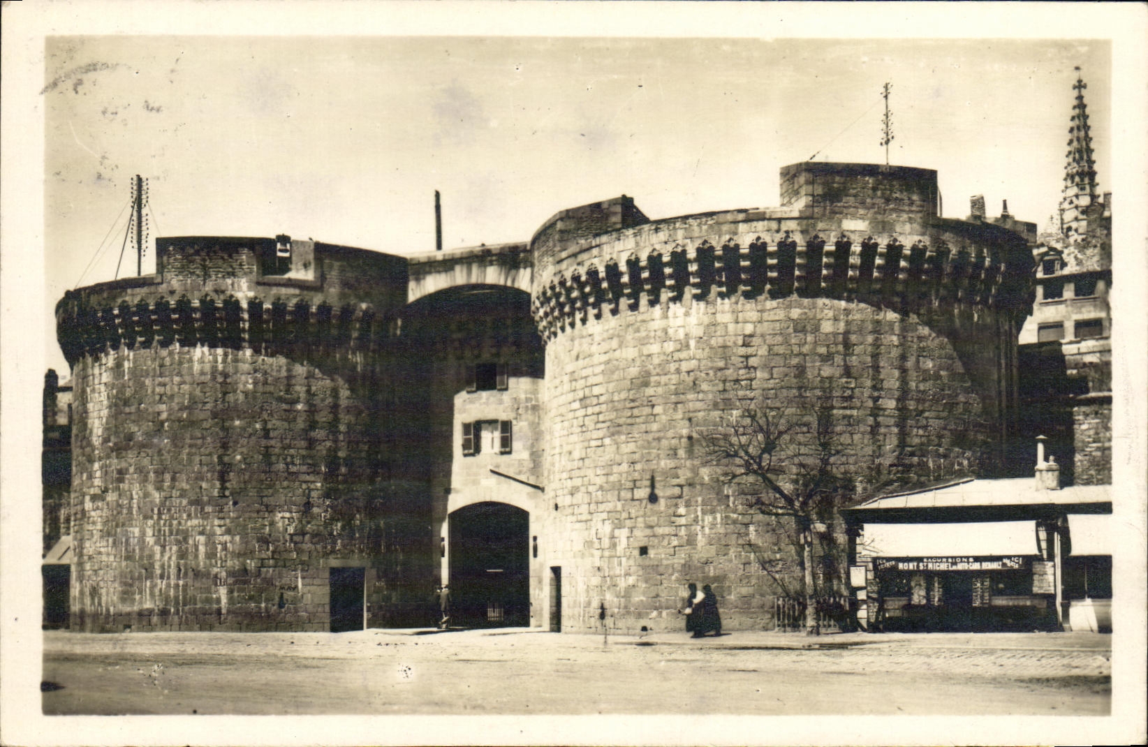 VINTAGE POSTCARD St Malo the Large Gate