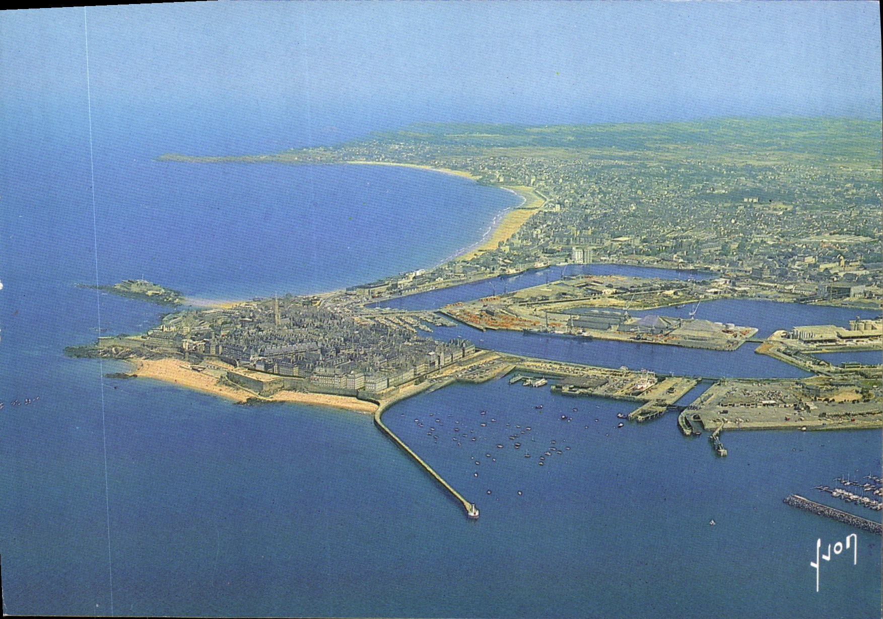 POSTAL MODERNA Saint Malo la ciudad cerrada las paredes la etapa de aterrizaje portuaria para la playa principal de Jersey hacia Parame senala Rotheneuf