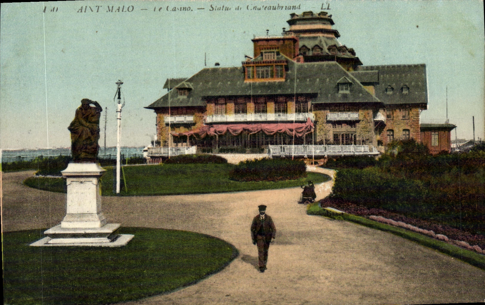 CPA Saint Malo Le casino Statue de Chateaubriand 