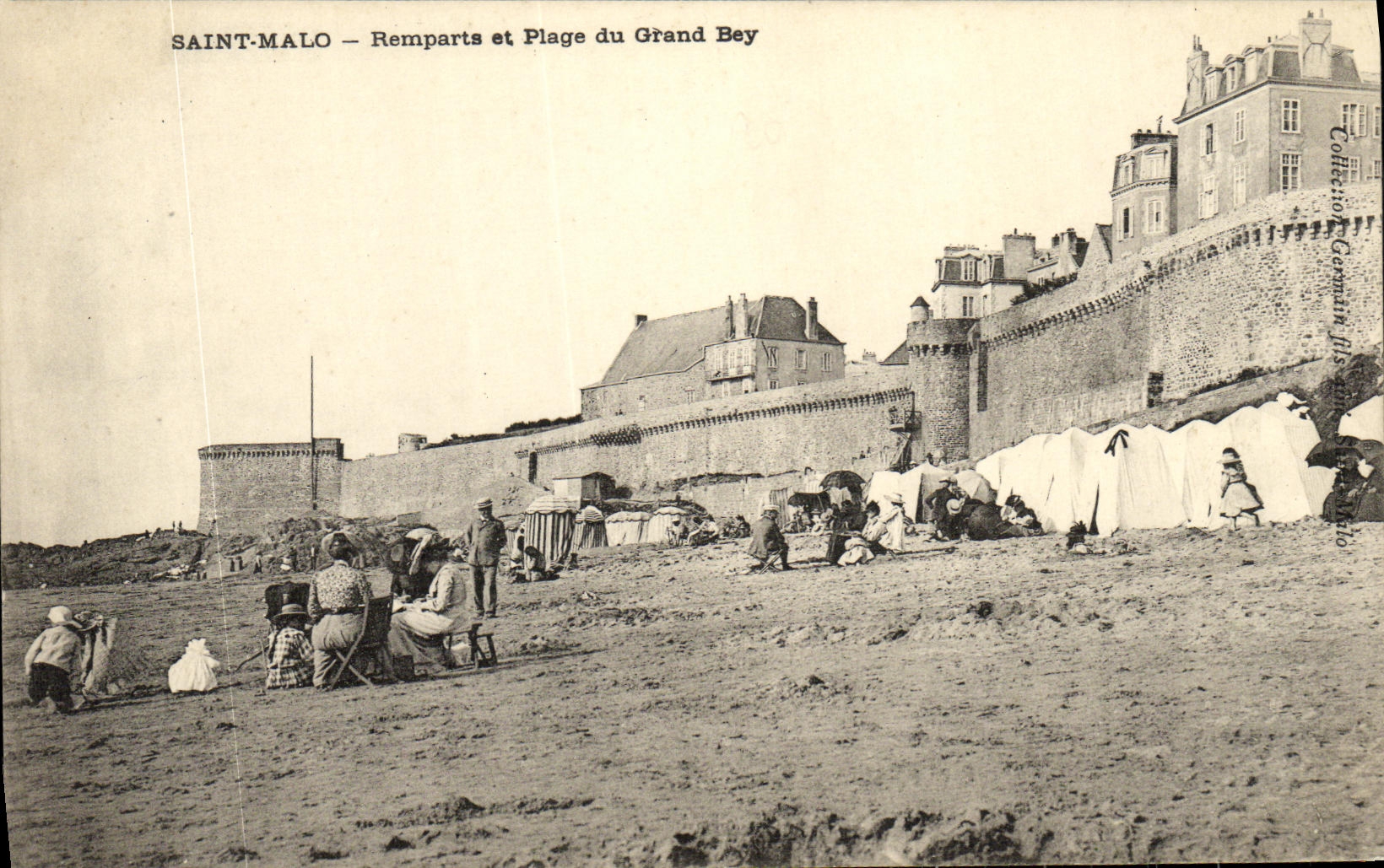 CPA Saint Malo Remparts et Plage du Grand Bey