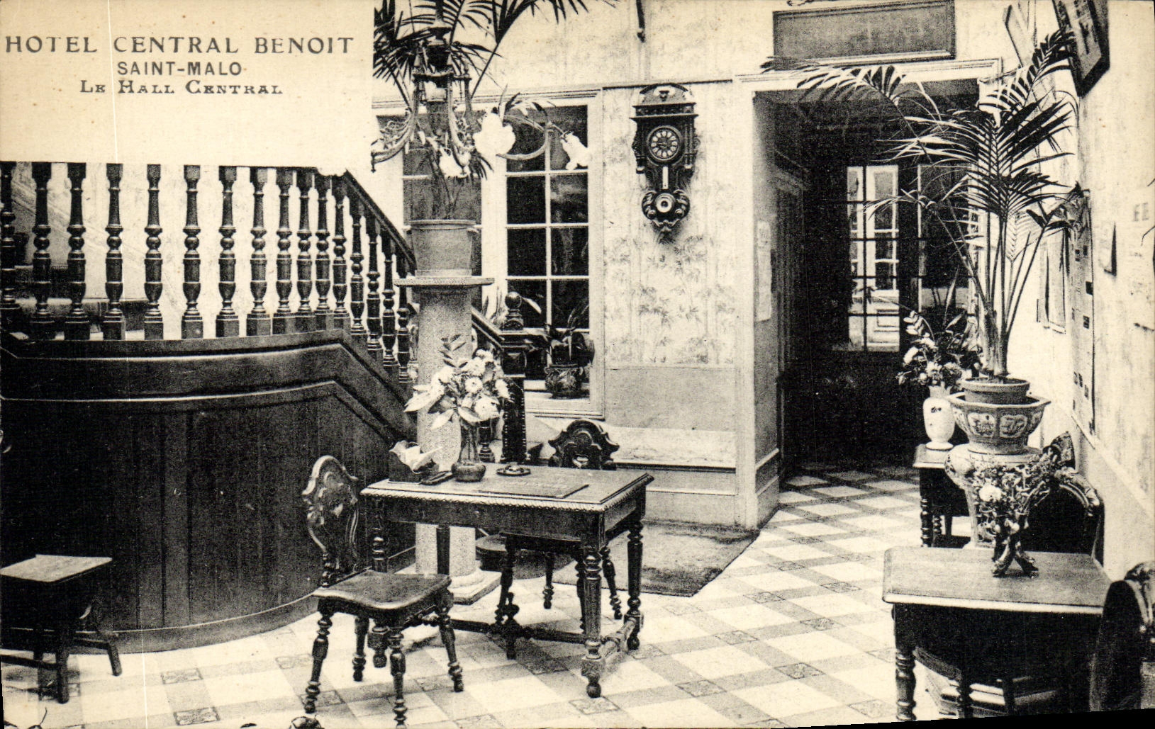 VINTAGE POSTCARD Holy Malo the Central Hall Central Hotel Benoit