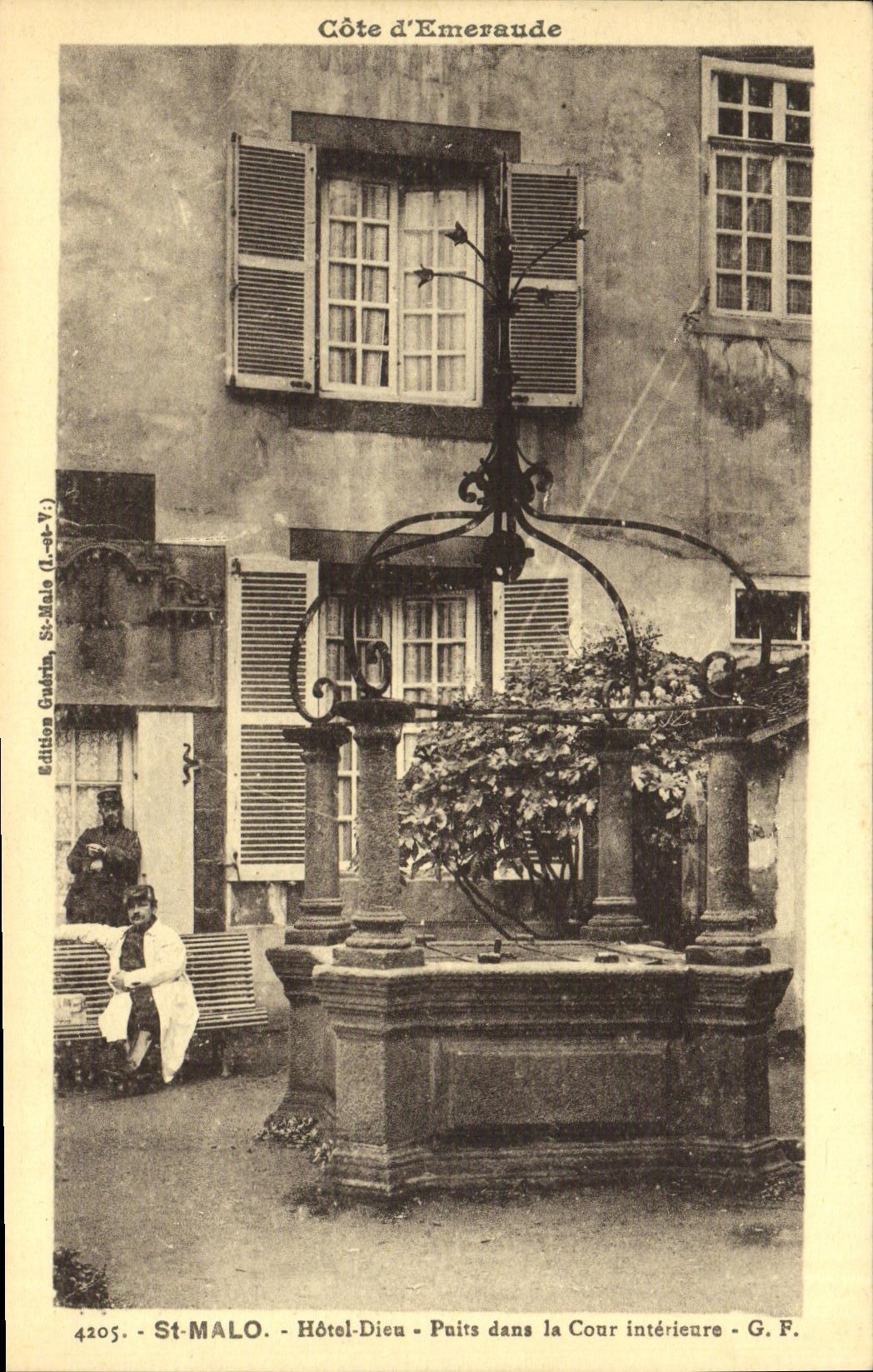 VINTAGE POSTCARD St Malo Hotel God Well In the Interior Court