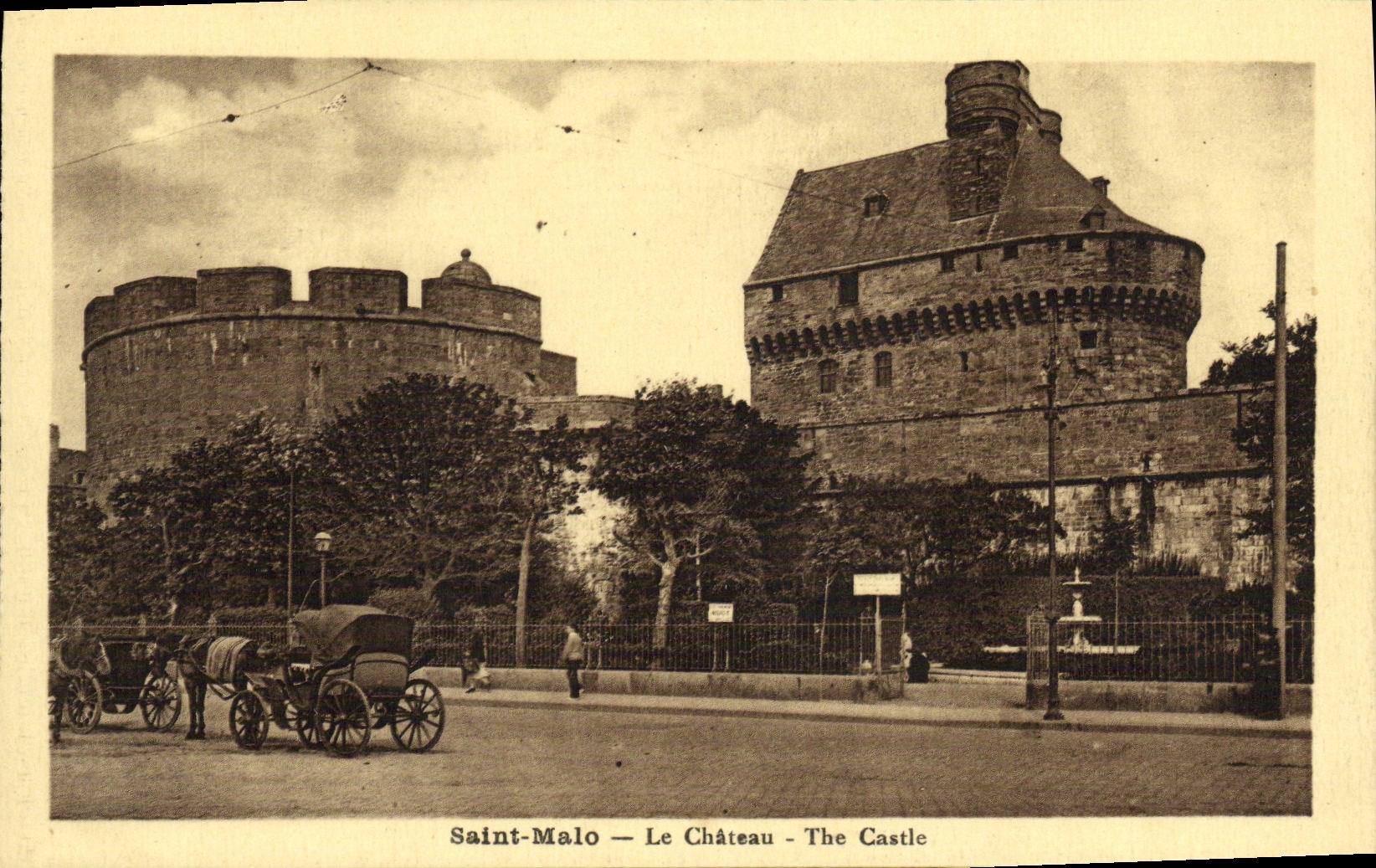VINTAGE POSTCARD St Malo Carries the Castle