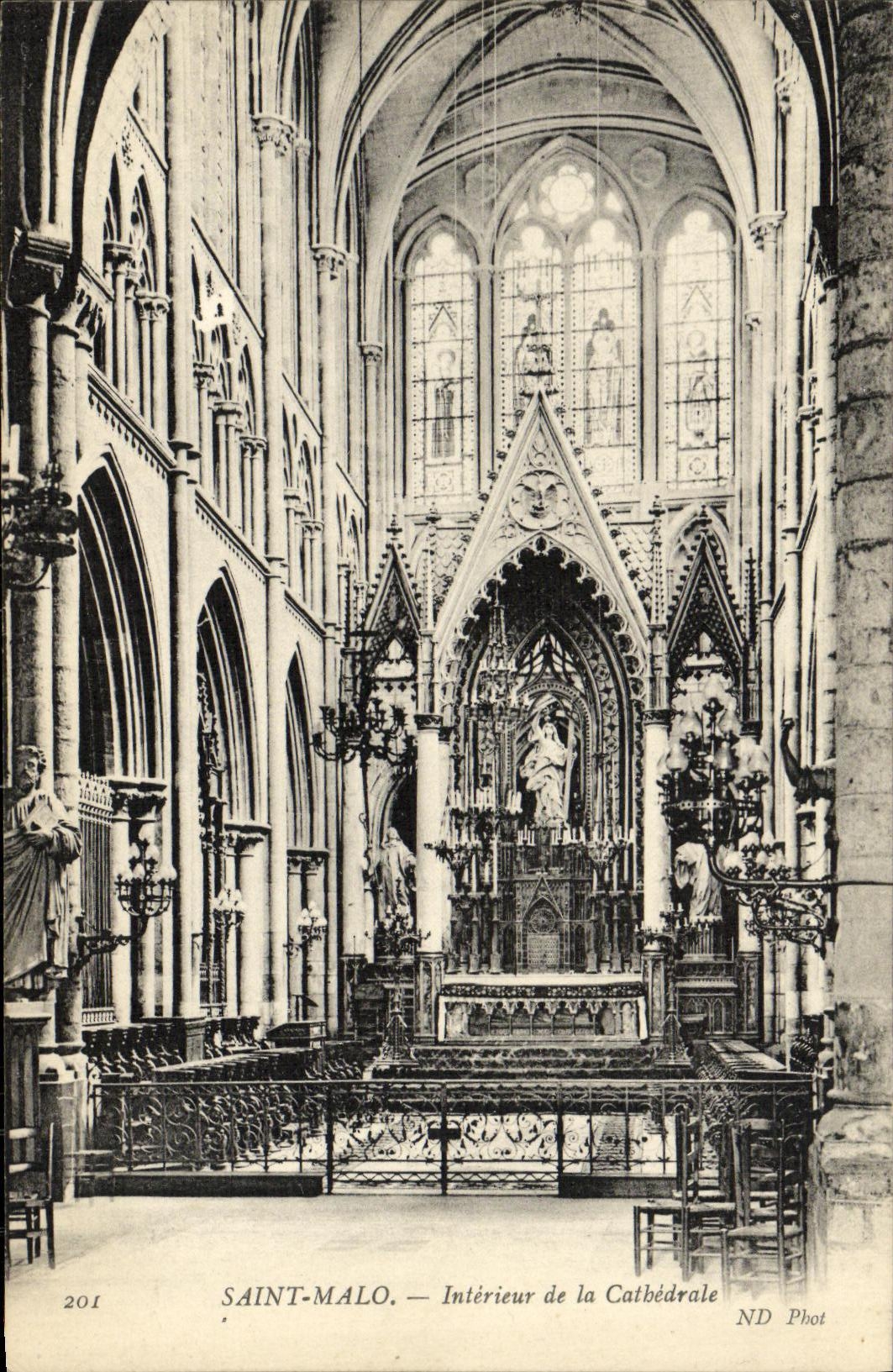 CPA Saint Malo Interieur de La Cathedrale