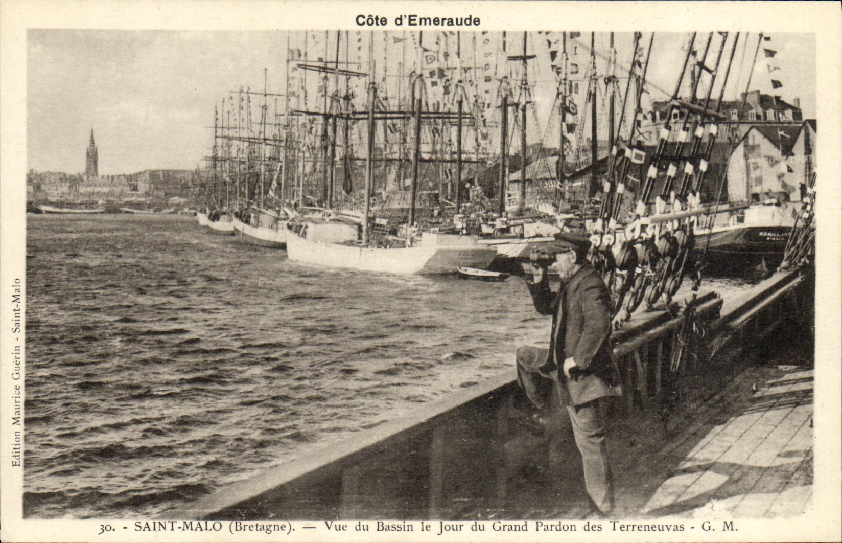 VINTAGE POSTCARD Holy Malo Seen Of the Basin the Day of Atonement of Terreneuvas Sailing Boats