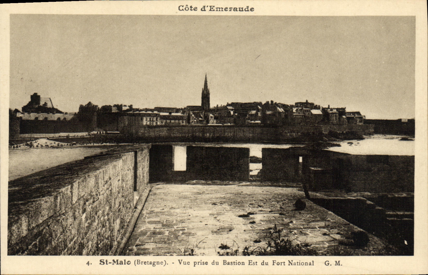 VINTAGE POSTCARD Saint Malo Seen from of the Bastion Is Strong National
