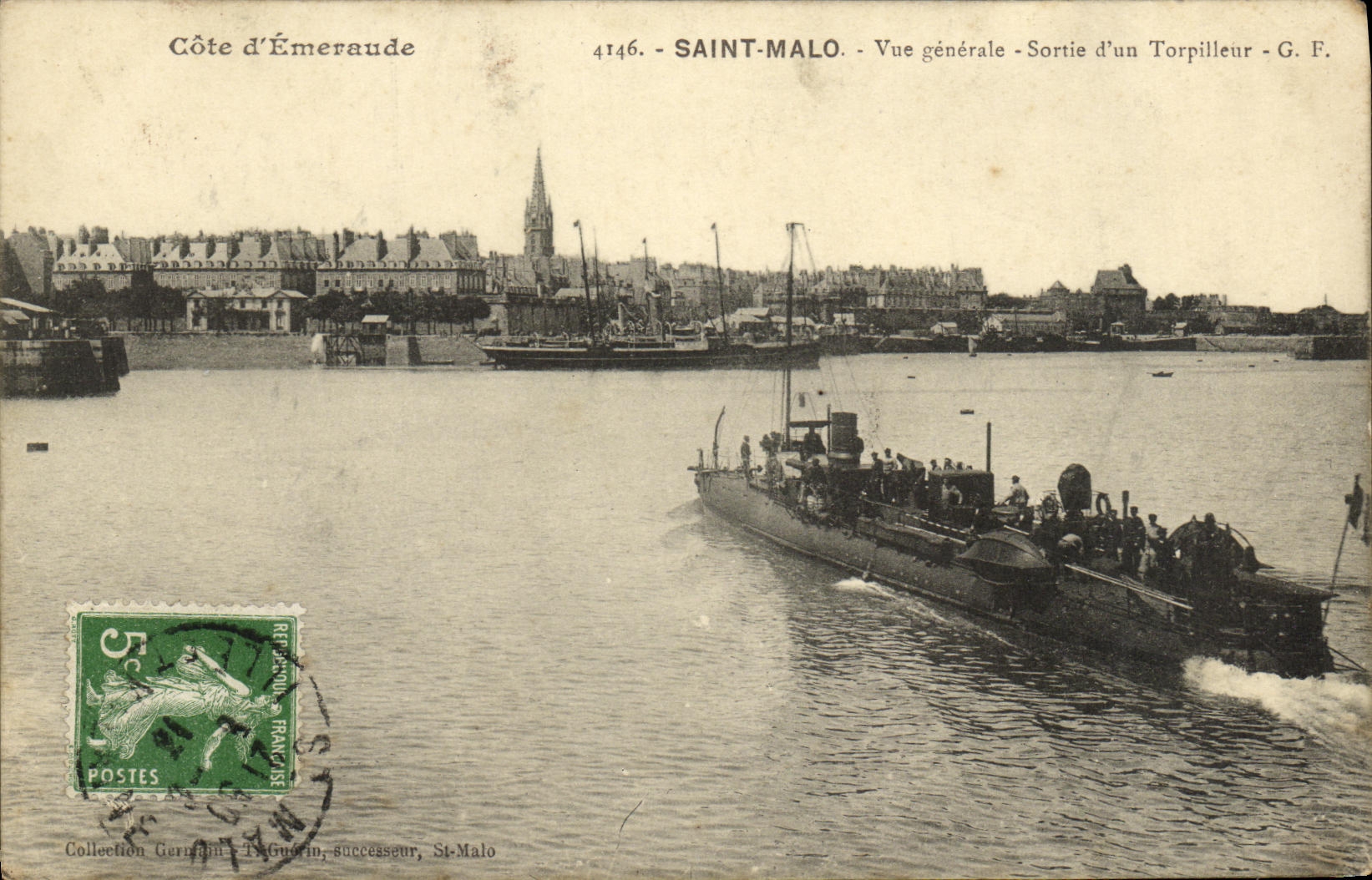 CPA Saint Malo Vue Generale Sortie d un torpilleur Bateau