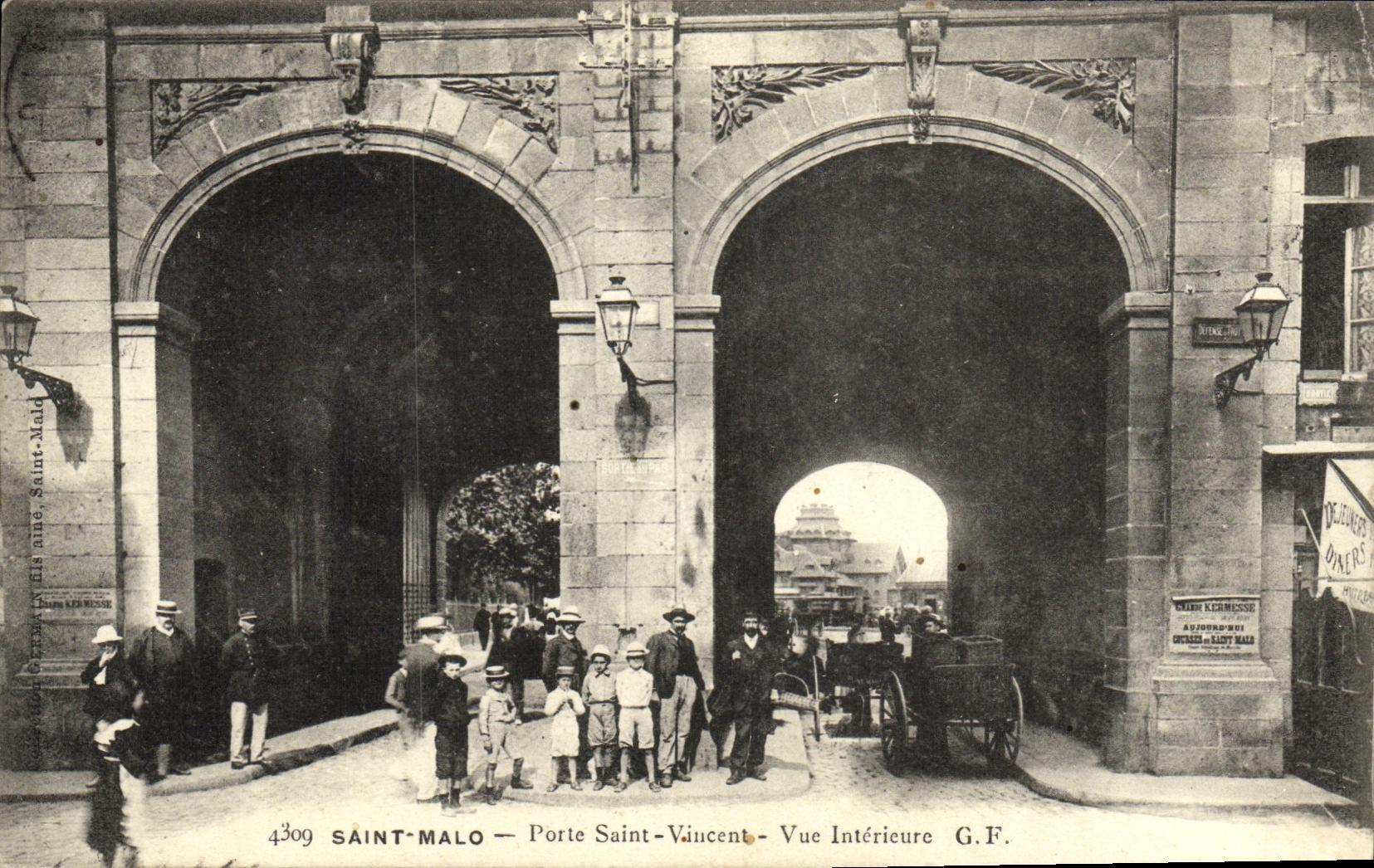 VINTAGE POSTCARD Saint Malo Carries Holy Vincent Vue Interior Children