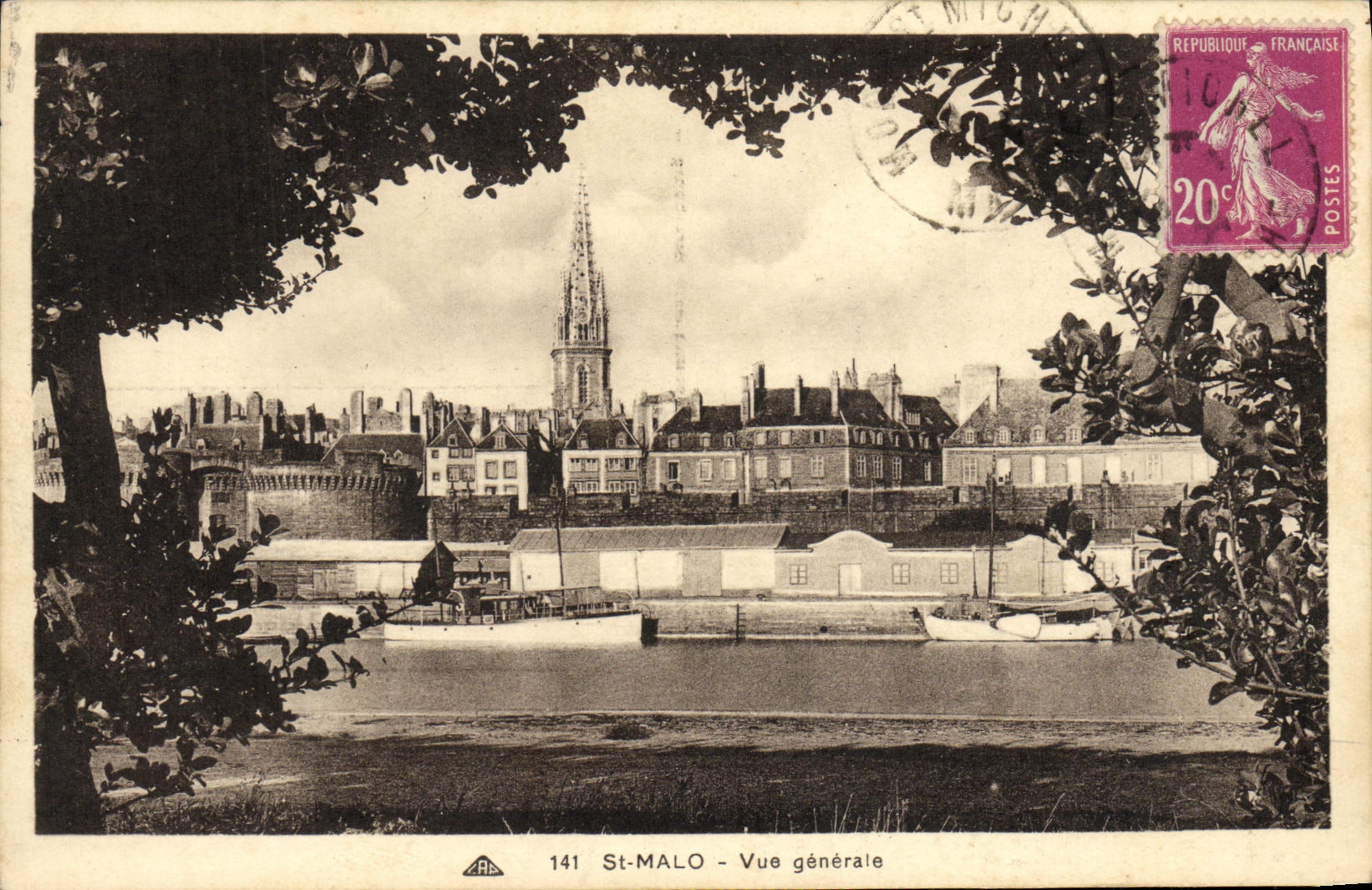 CPA Saint Malo Vue Generale Bateaux