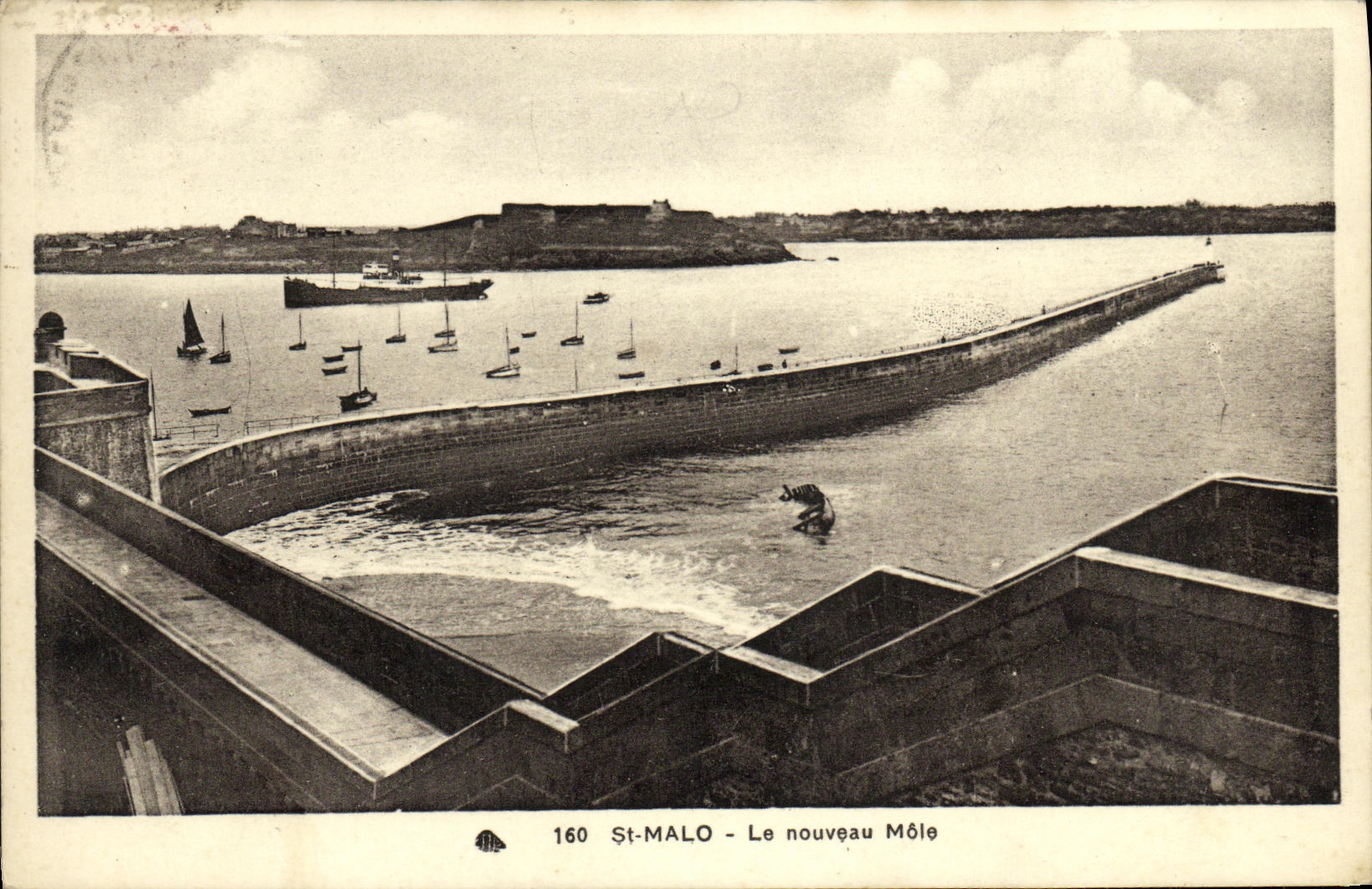 VINTAGE POSTCARD Holy Malo New the Mole