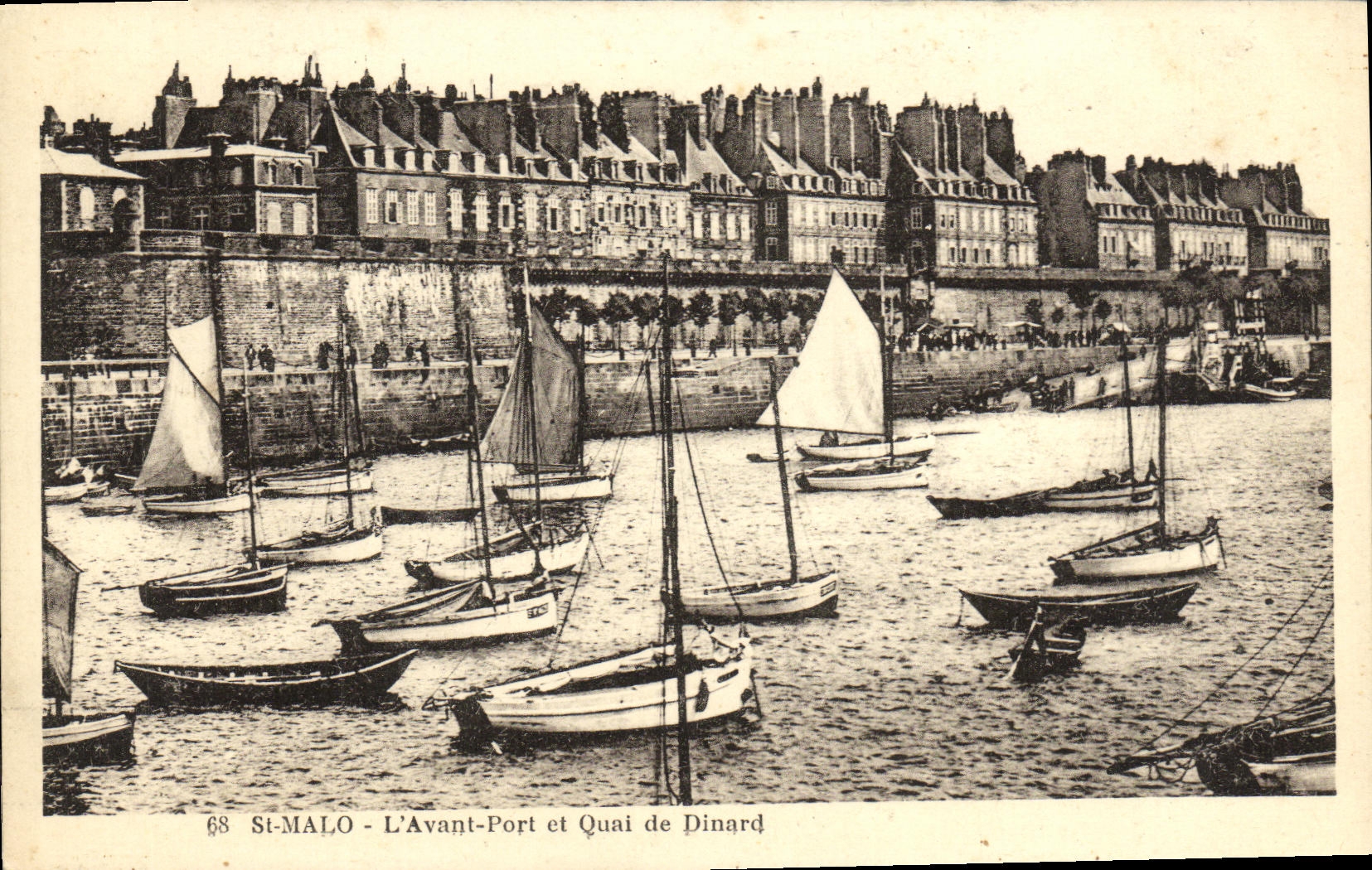 CPA Saint Malo L Avant Port et Quai de Dinard Bateaux 